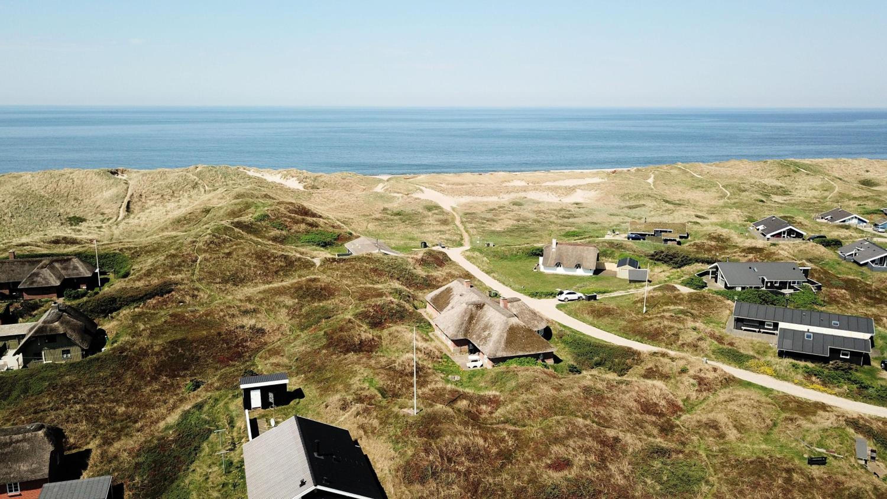 Thatched house with pool by the sea - SJ690 view 3