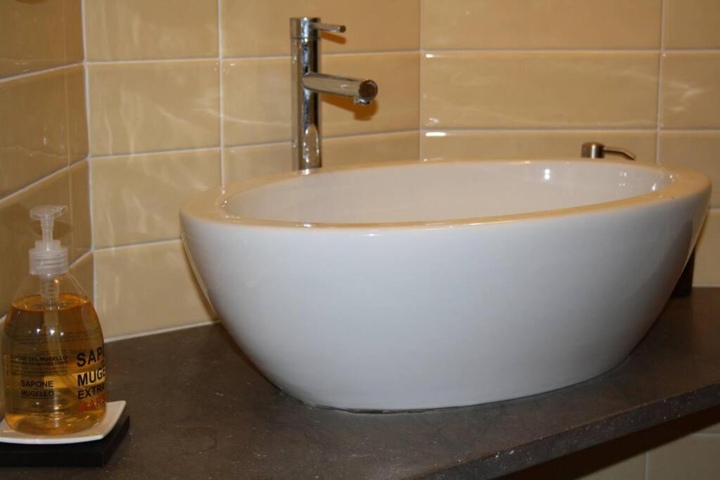 CONFINEDEISANTI Bed&Breakfast