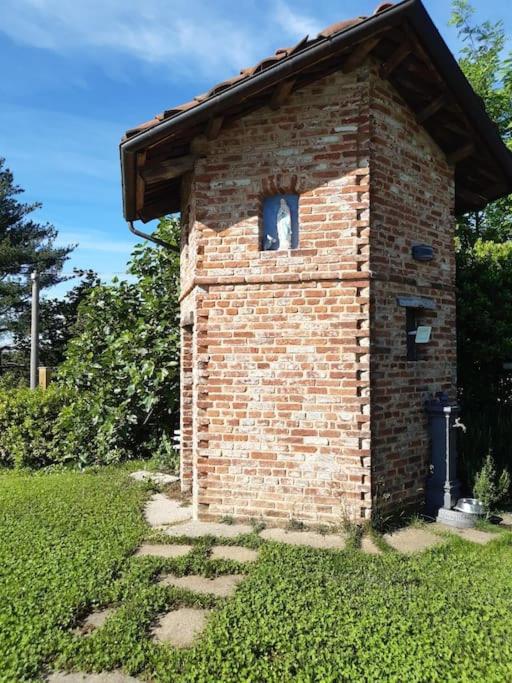 CONFINEDEISANTI Bed&Breakfast