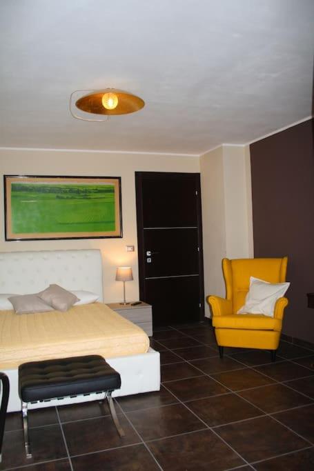CONFINEDEISANTI Bed&Breakfast