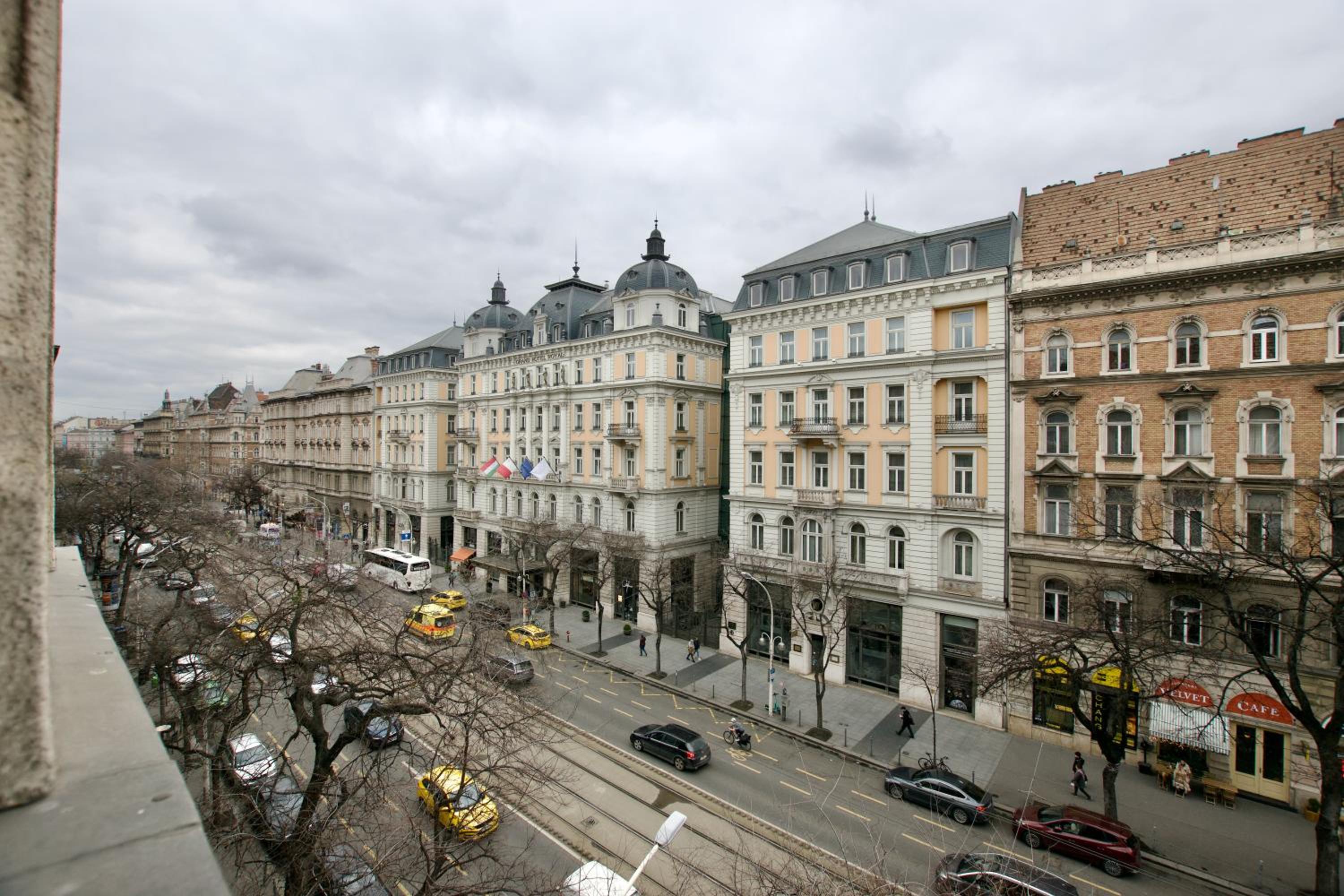 Studio Apartment by Hi5 Apartments- Erzsébet 44 view 4