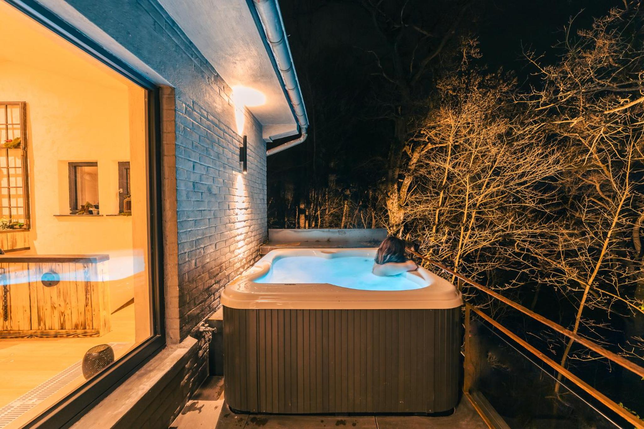 Unique Cottage w/ Amazing View & Private Wellness