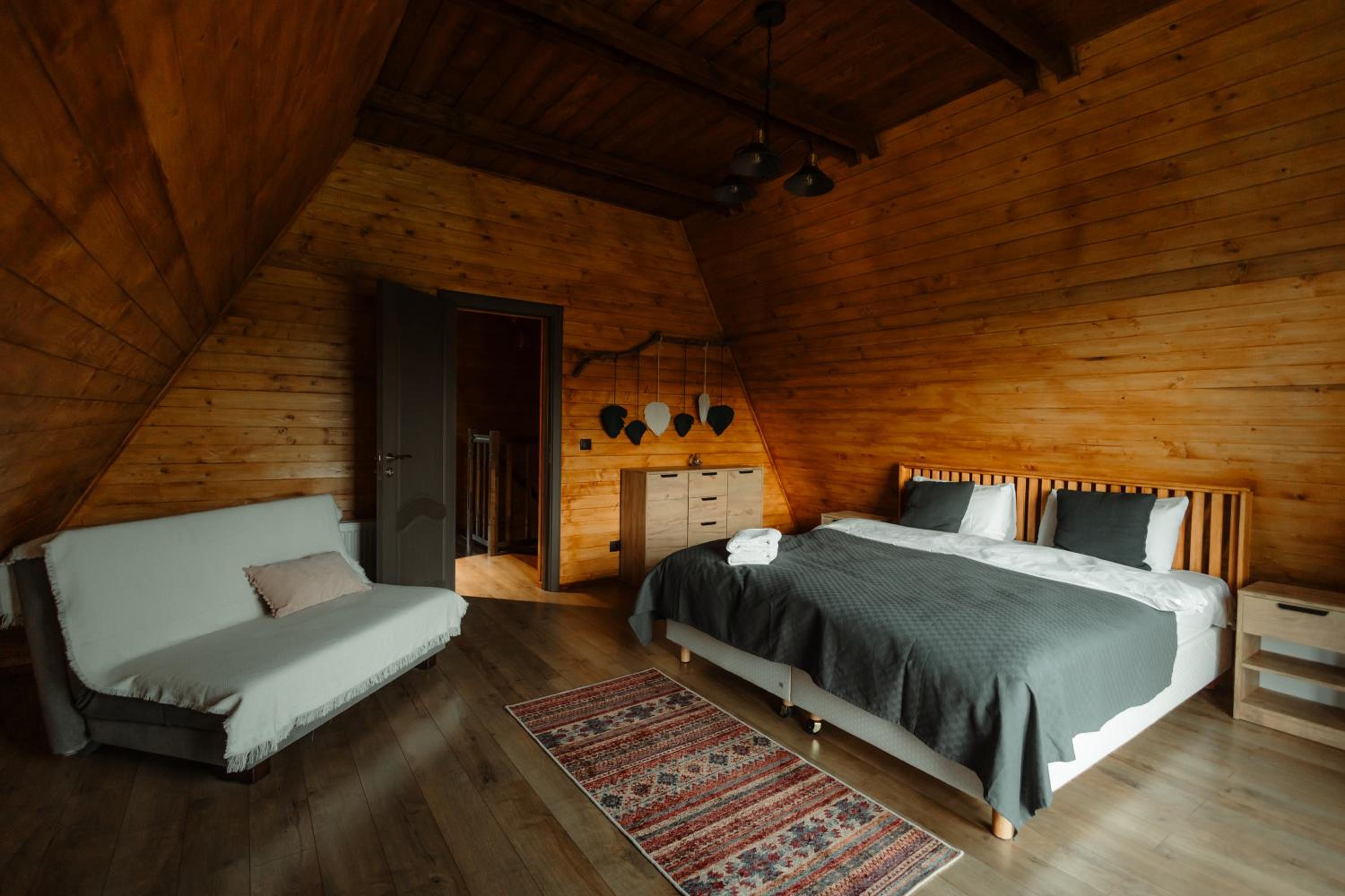 Twin Cabins / Cabanele Gemene view 2