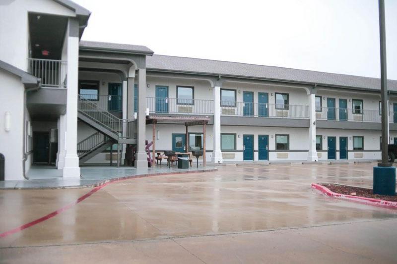 Days Inn & Suites by Wyndham Gonzales TX