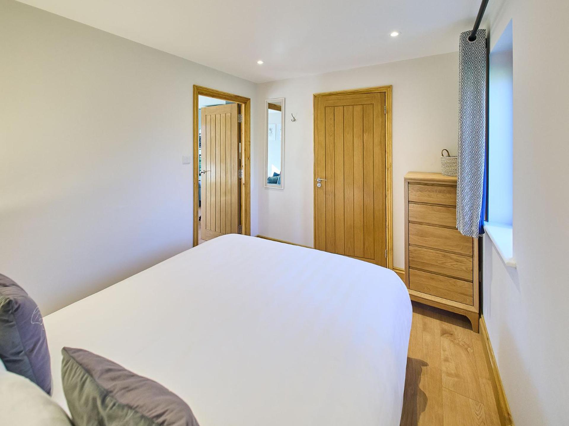 Host & Stay - Cobnut Barn view 3