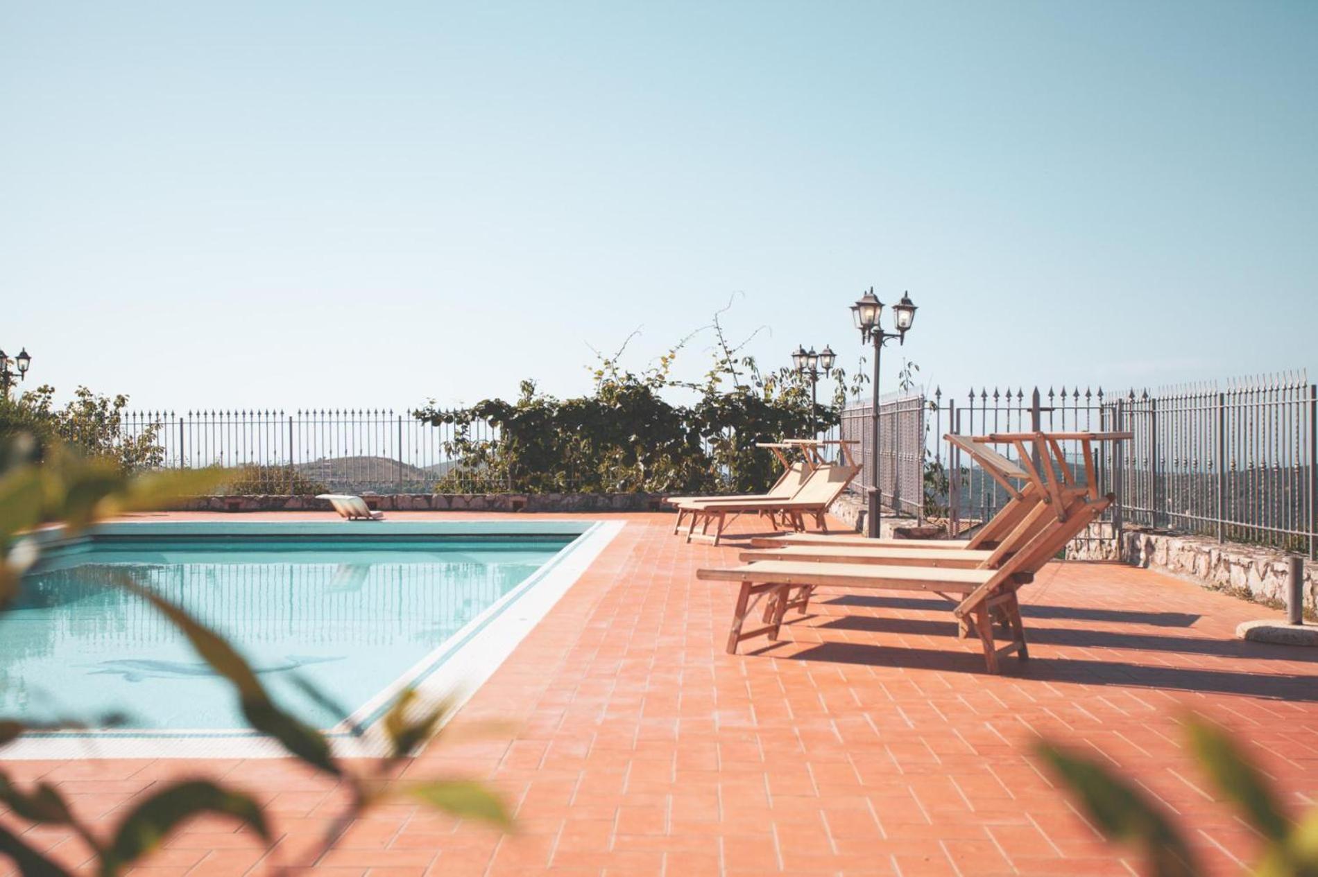 Beautiful villa with swimming pool Italy view 3