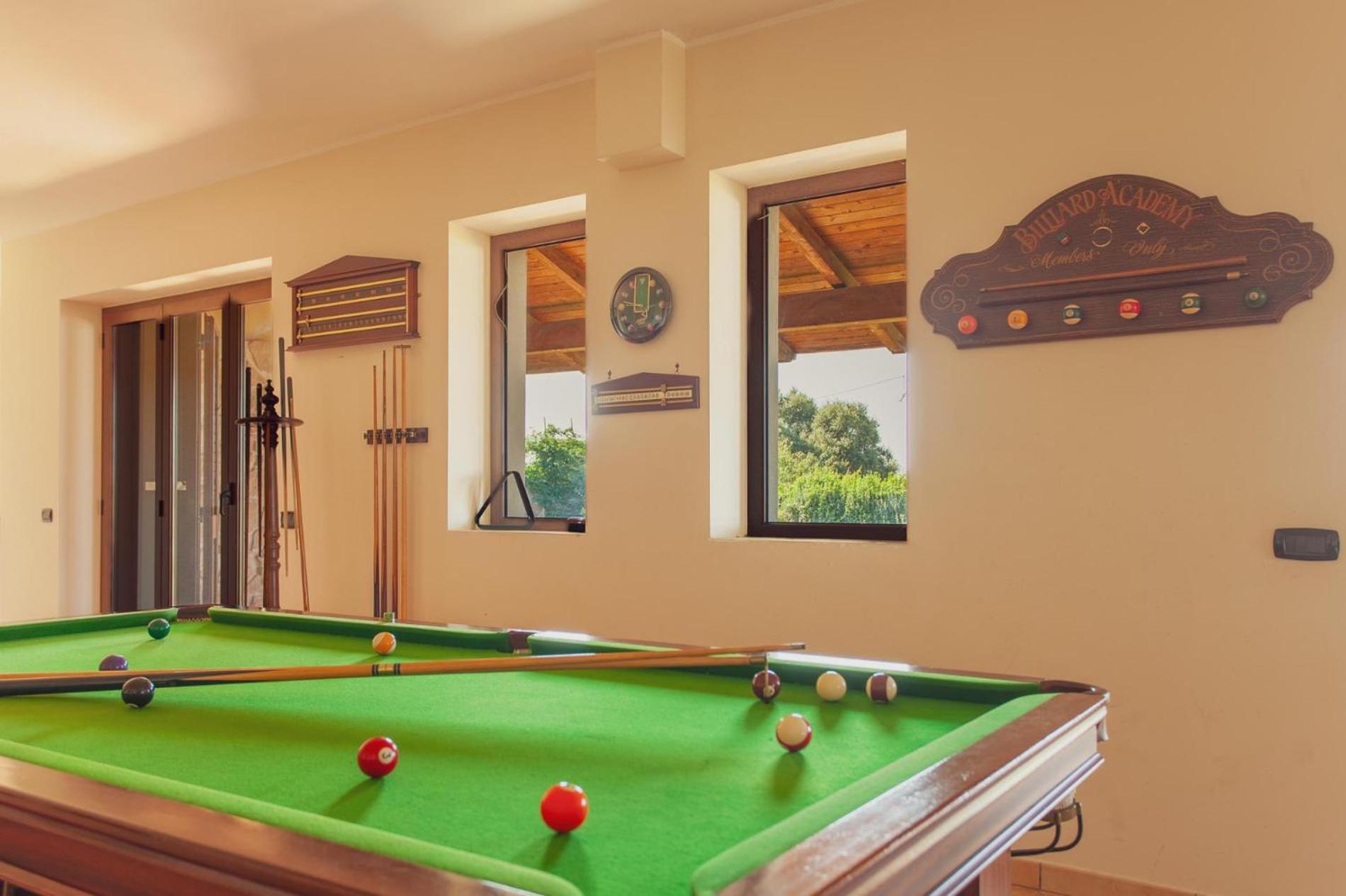 Beautiful villa with swimming pool Italy view 4