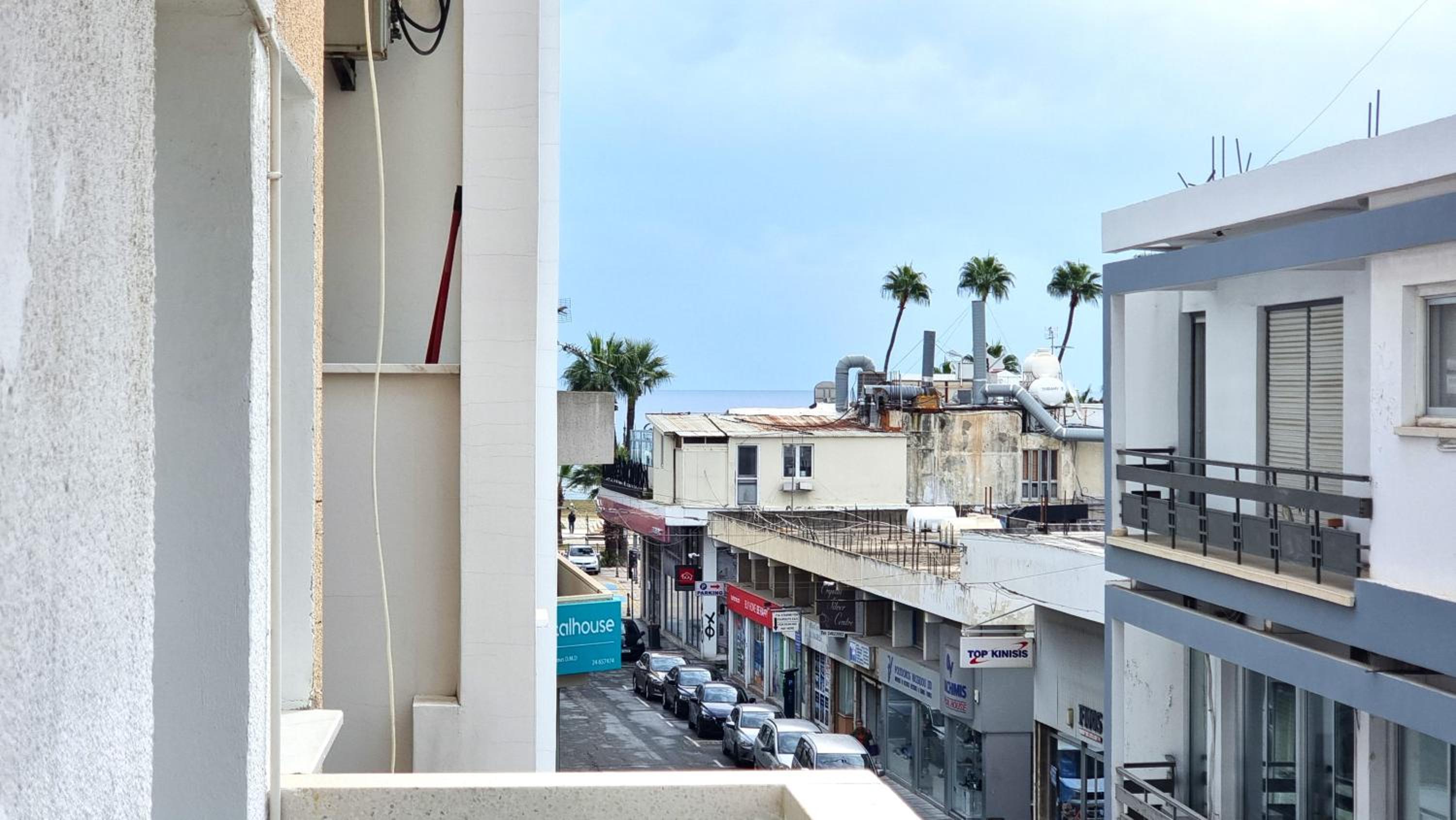 City Center: Your Urban Retreat- 100m to the beach
