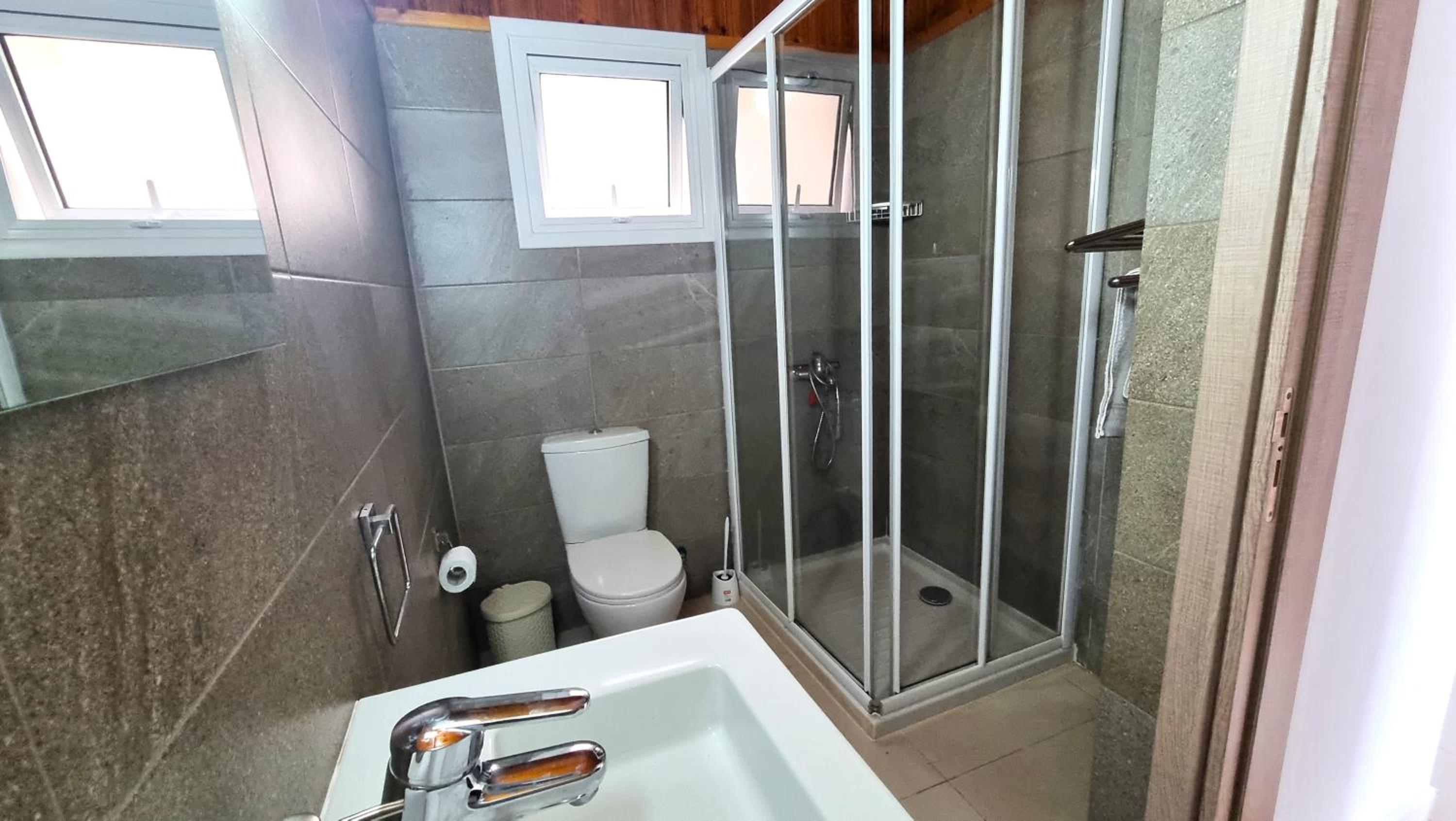 City Center: Your Urban Retreat- 100m to the beach