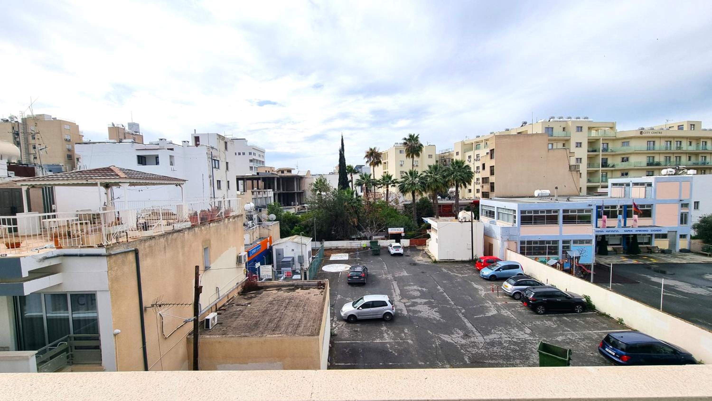 City Center: Your Urban Retreat- 100m to the beach