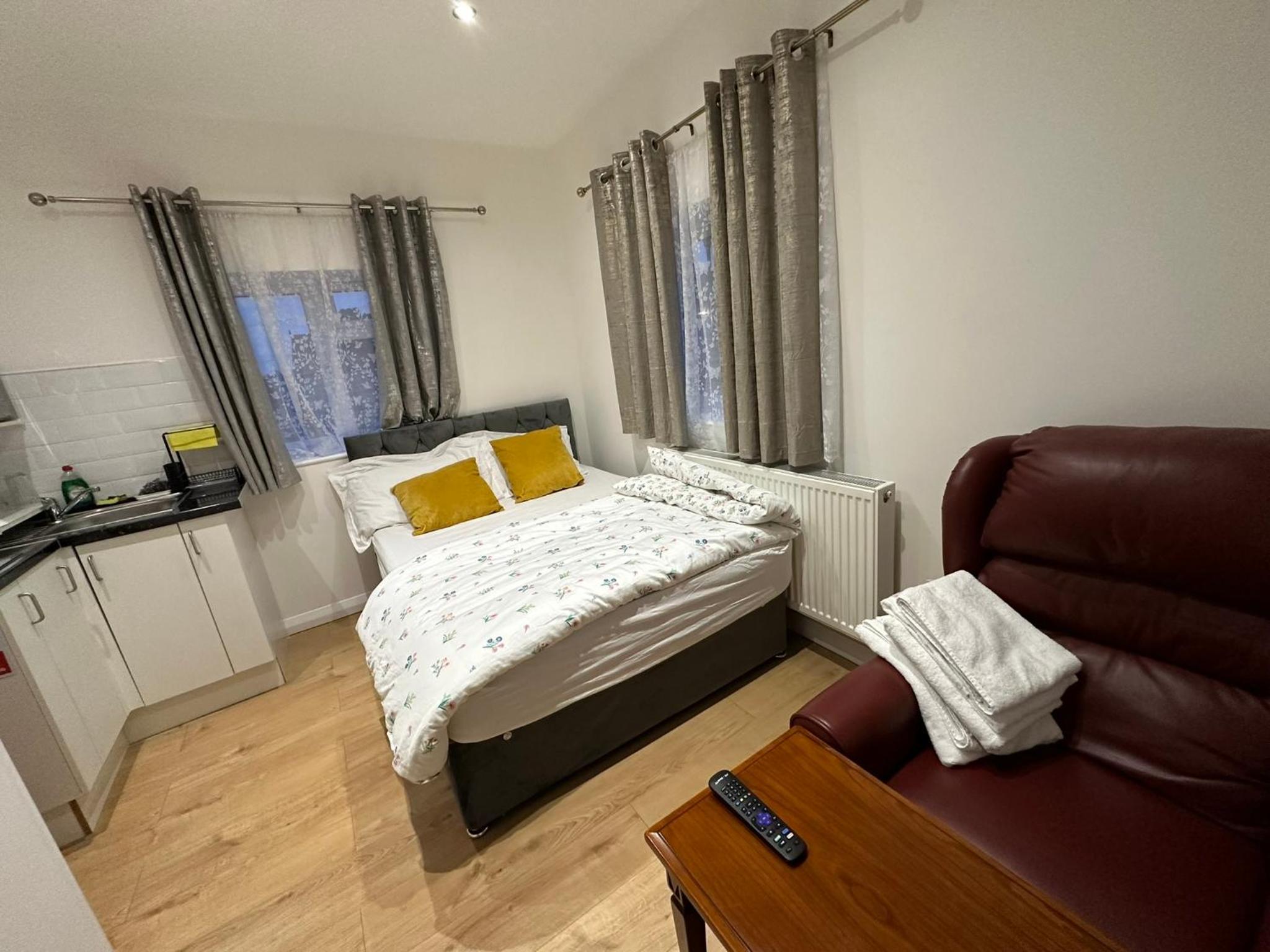 Luxury Private 2nd Studio Flat With Great Views in Keedonwood Road With Fully Own Bathroom Newly Added And Private Kitchenette view 2