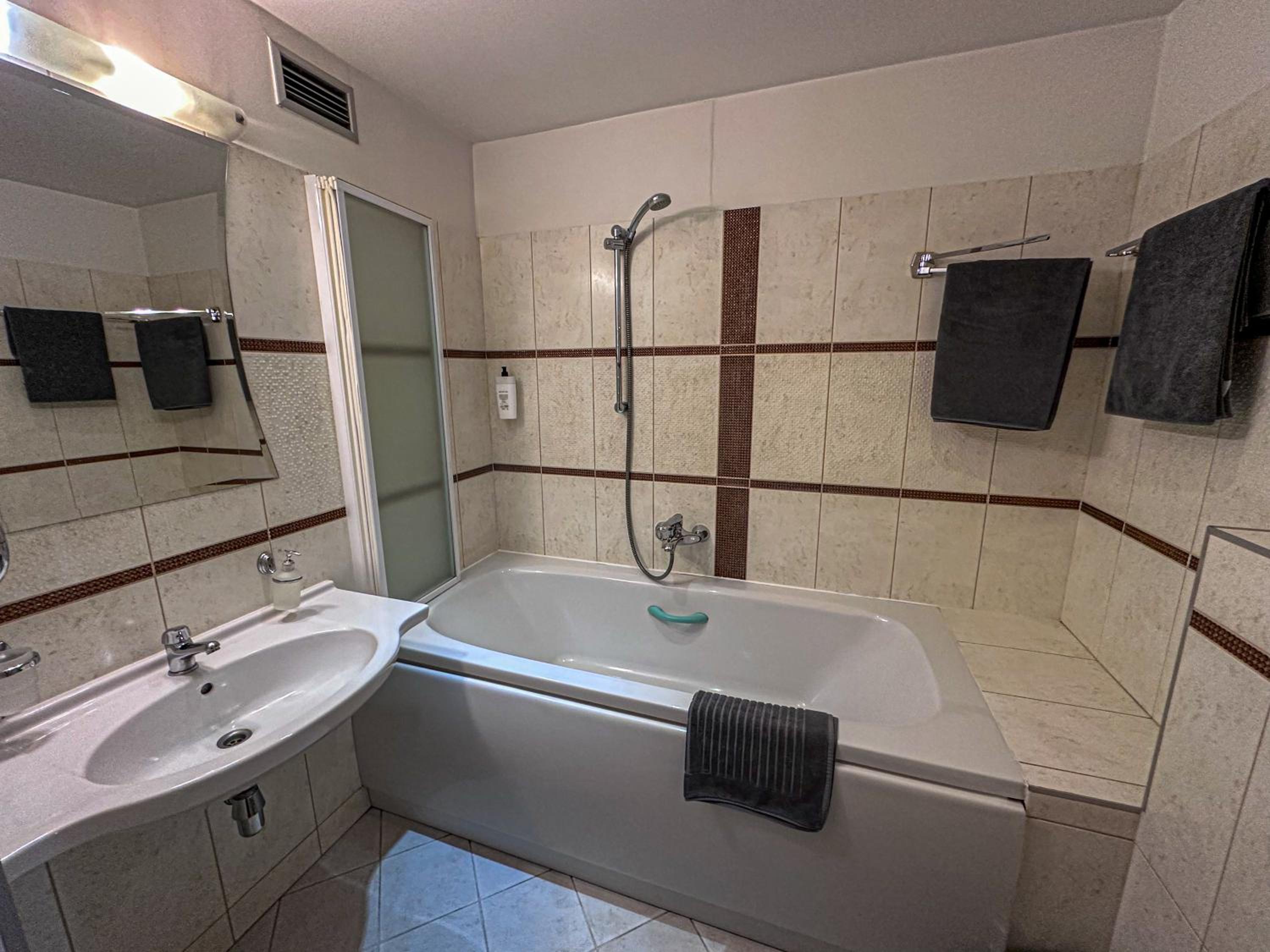All-in rooms view 3