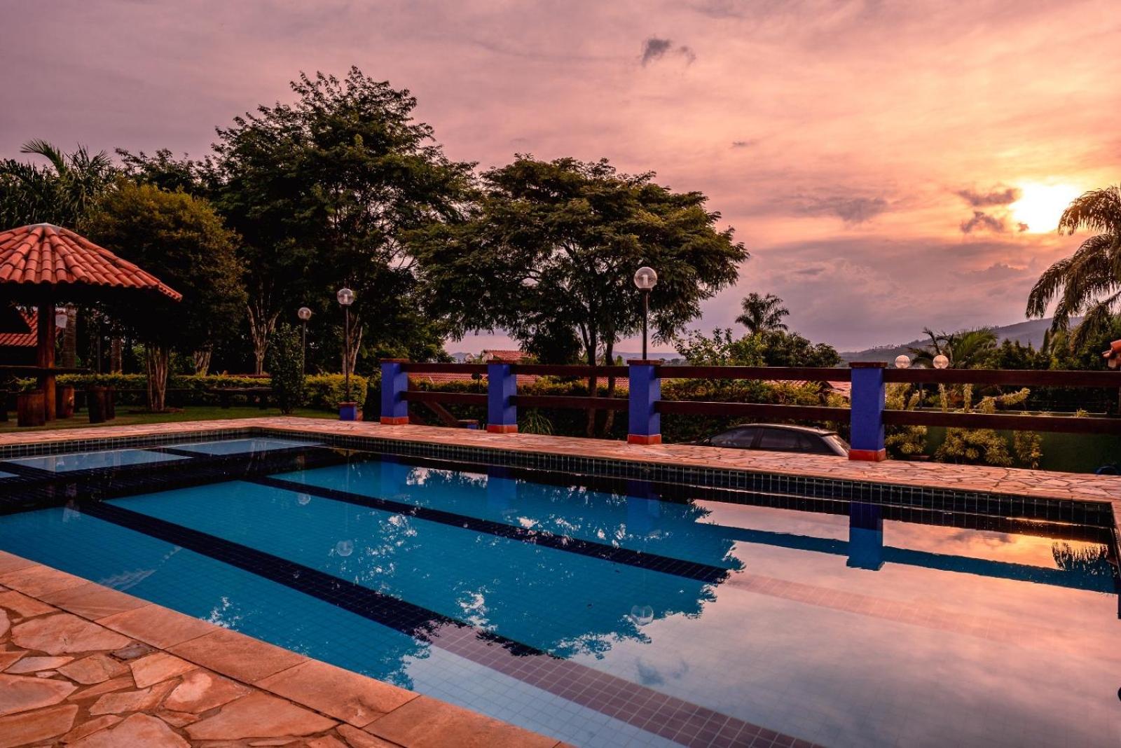CHÁCARA TOP, com VISTA das Montanhas, PISCINA, PET FRIENDLY,, ESTACIONAMENTO ,Wi-Fi 213 Mbps