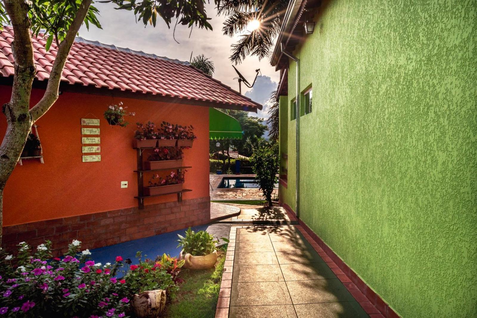 CHÁCARA TOP, com VISTA das Montanhas, PISCINA, PET FRIENDLY,, ESTACIONAMENTO ,Wi-Fi 213 Mbps