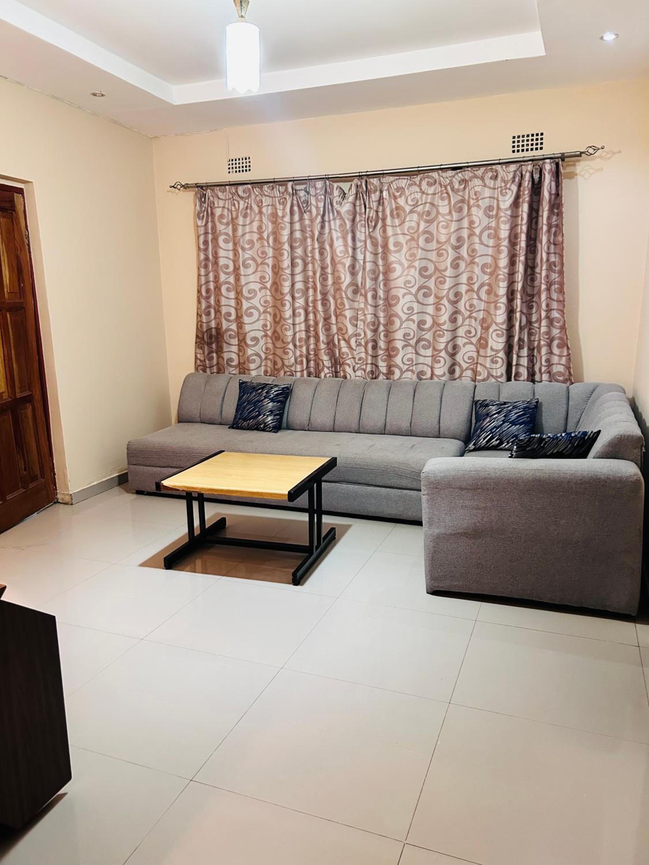 Tranquil Room in shared Apartment view 4
