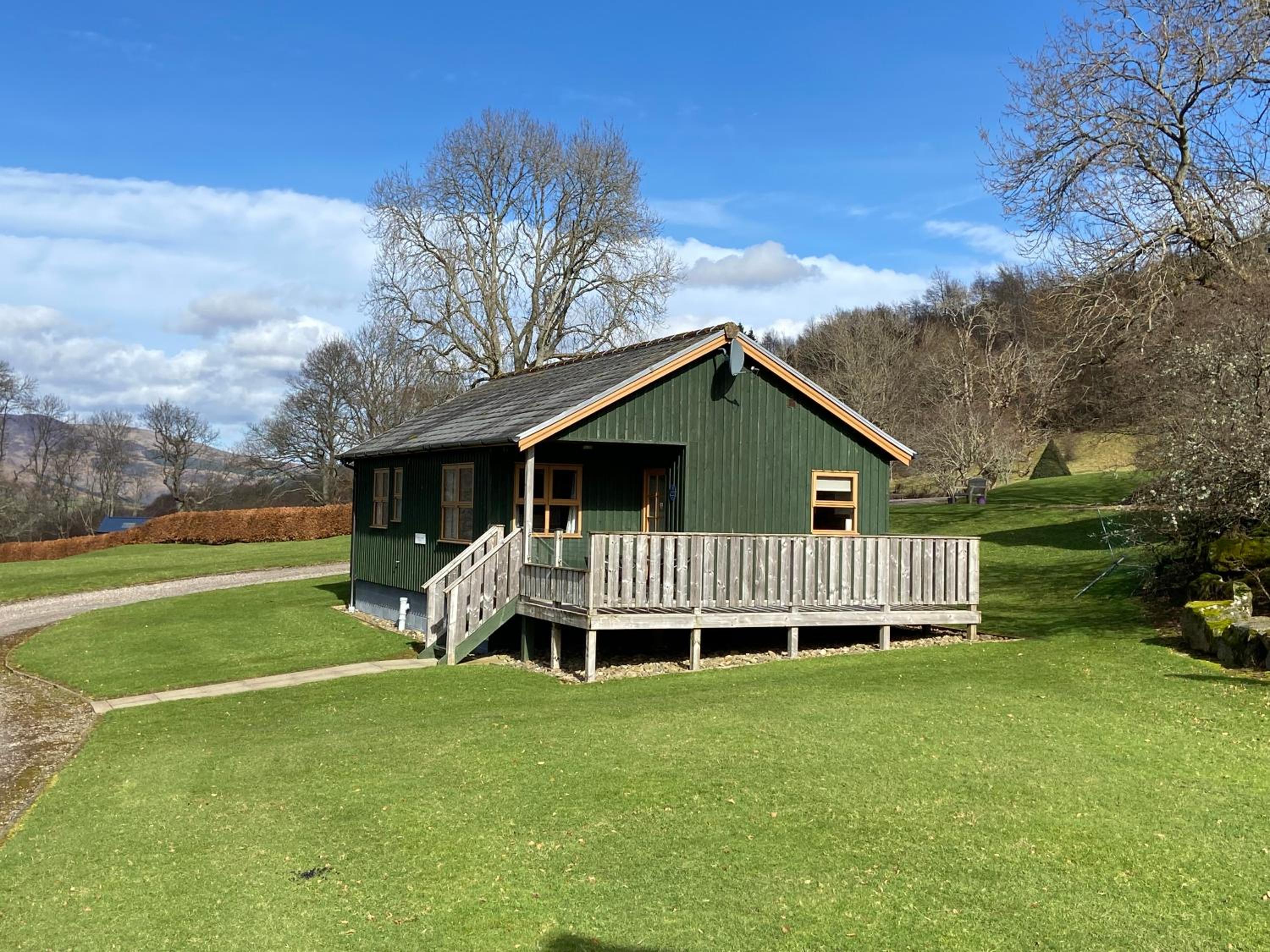 Bracken Lodges, Loch Tay, Linnie Lodge view 2