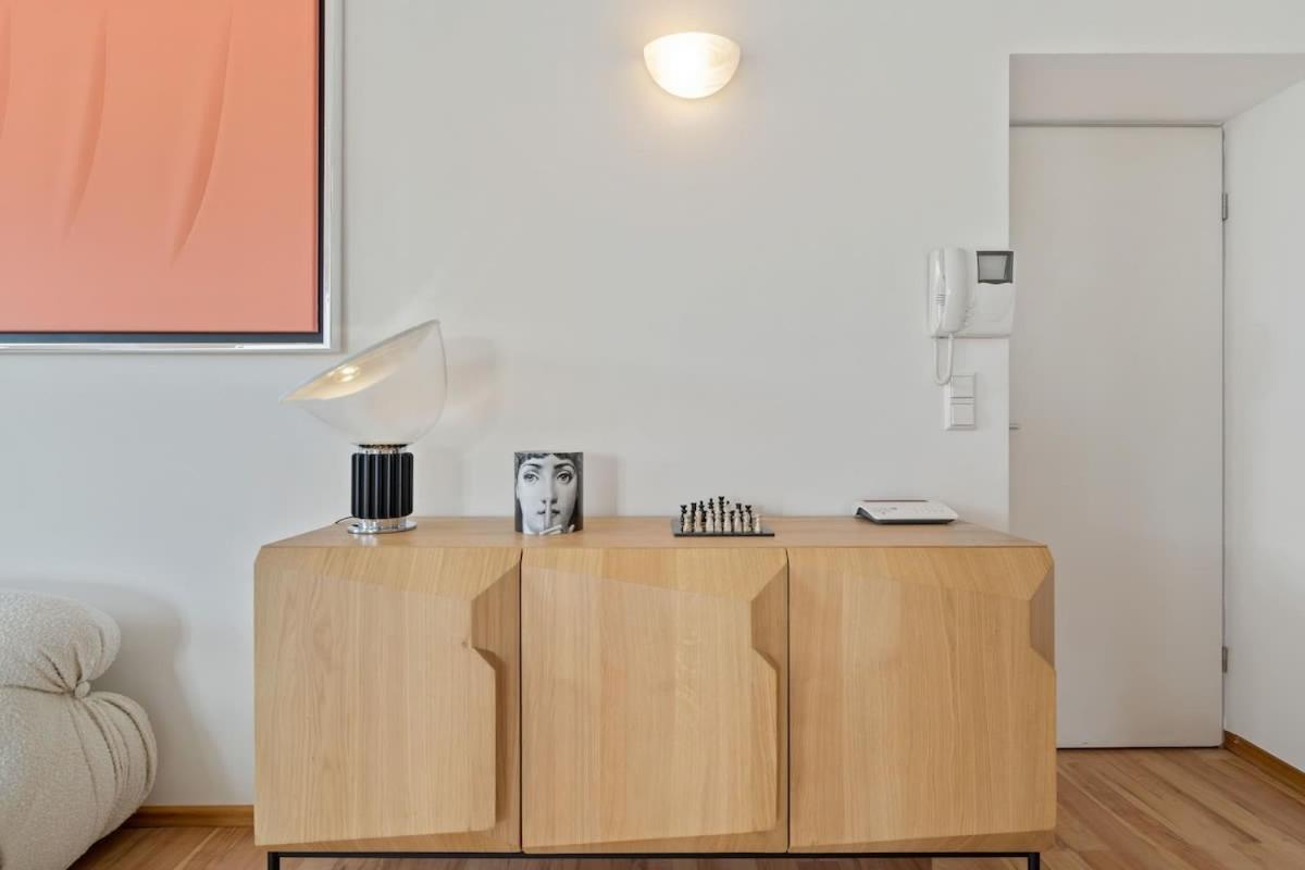 Modern 1-Bedroom near Train Station & Old Town view 5