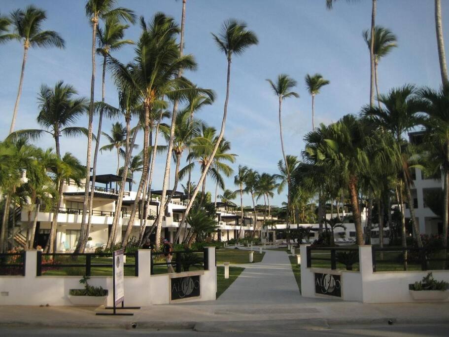 Peaceful and lovely apartment! Front beach