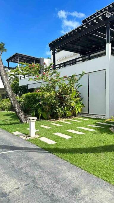 Peaceful and lovely apartment! Front beach