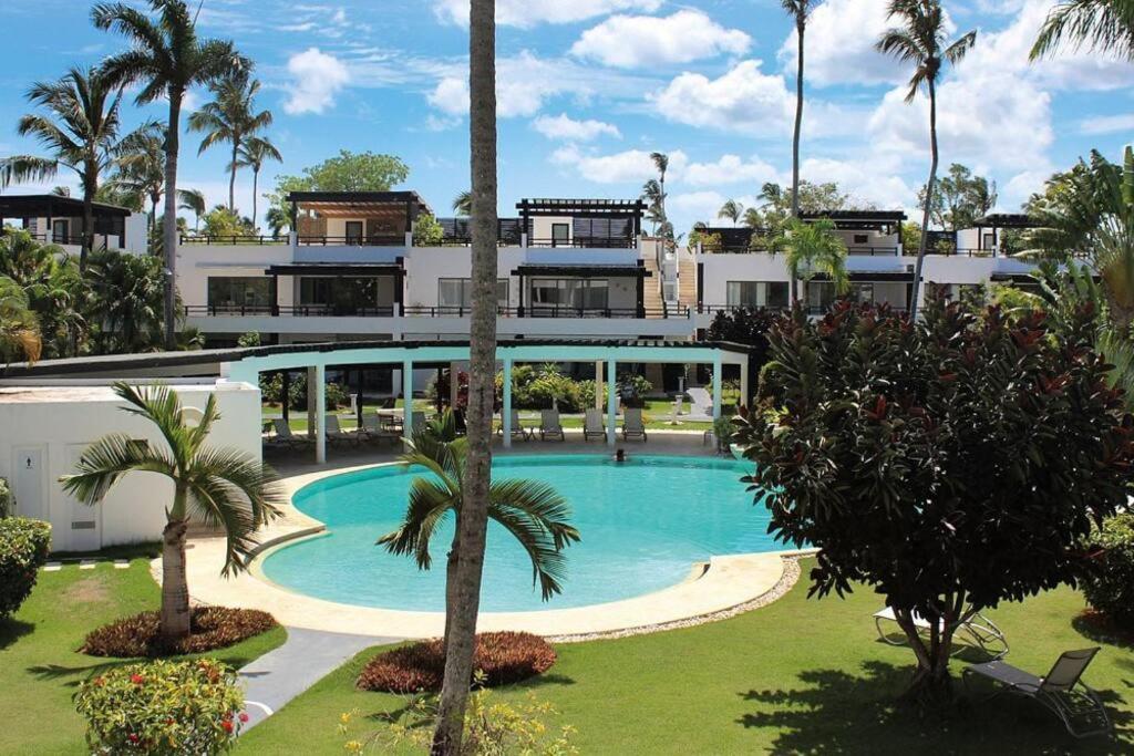 Peaceful and lovely apartment! Front beach