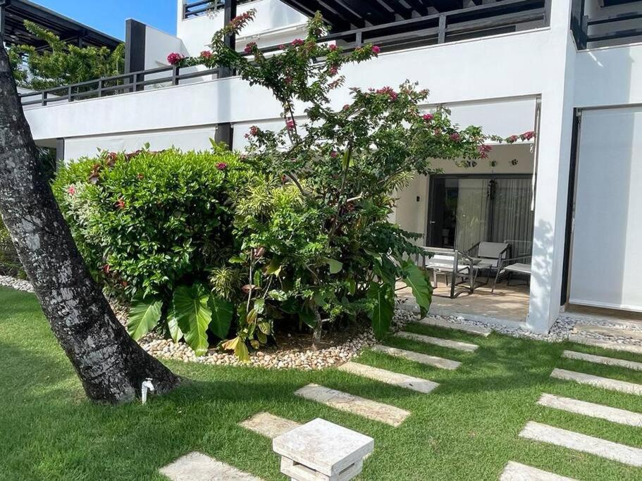 Peaceful and lovely apartment! Front beach