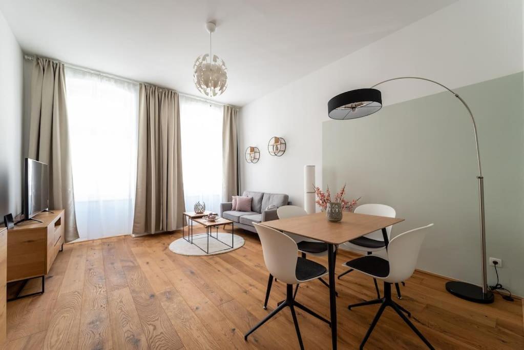 1BR Oasis with Easy City Access by HM