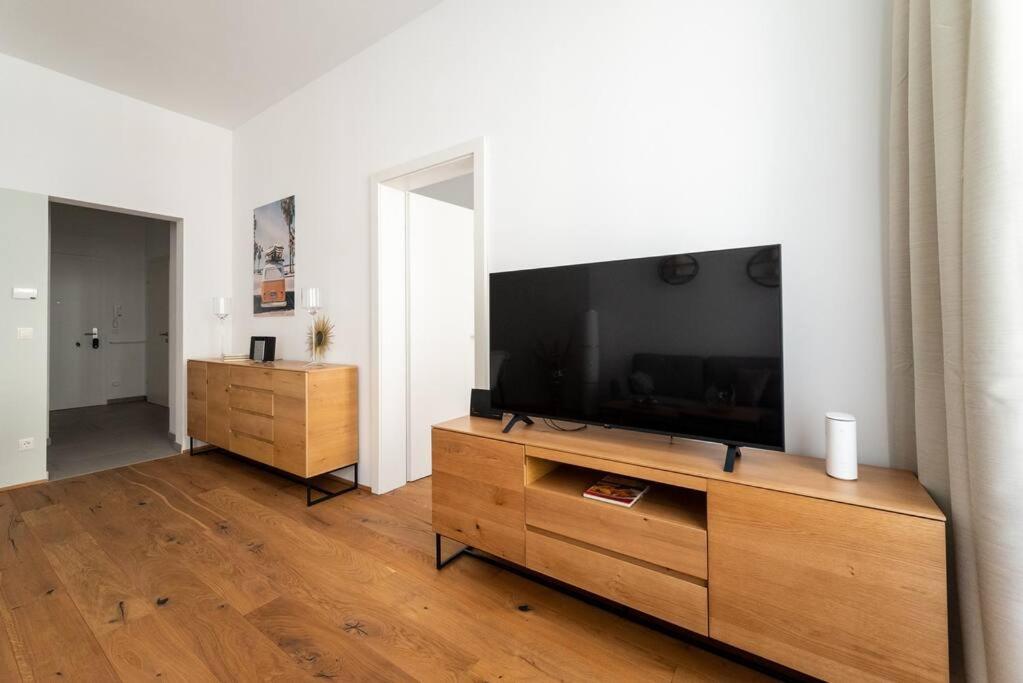 1BR Oasis with Easy City Access by HM