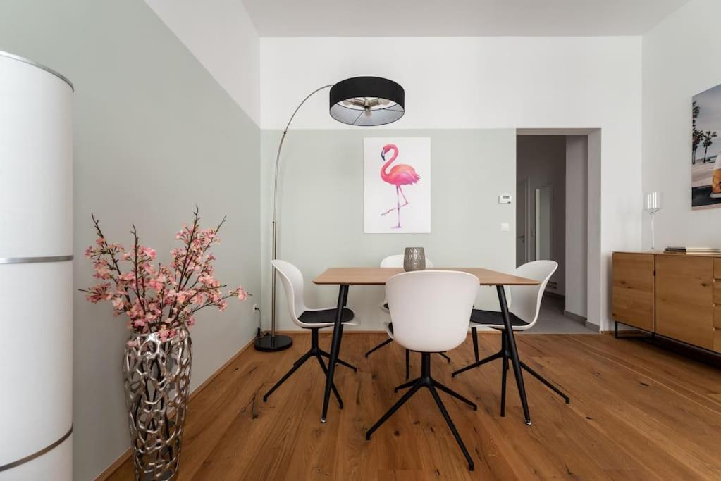 1BR Oasis with Easy City Access by HM