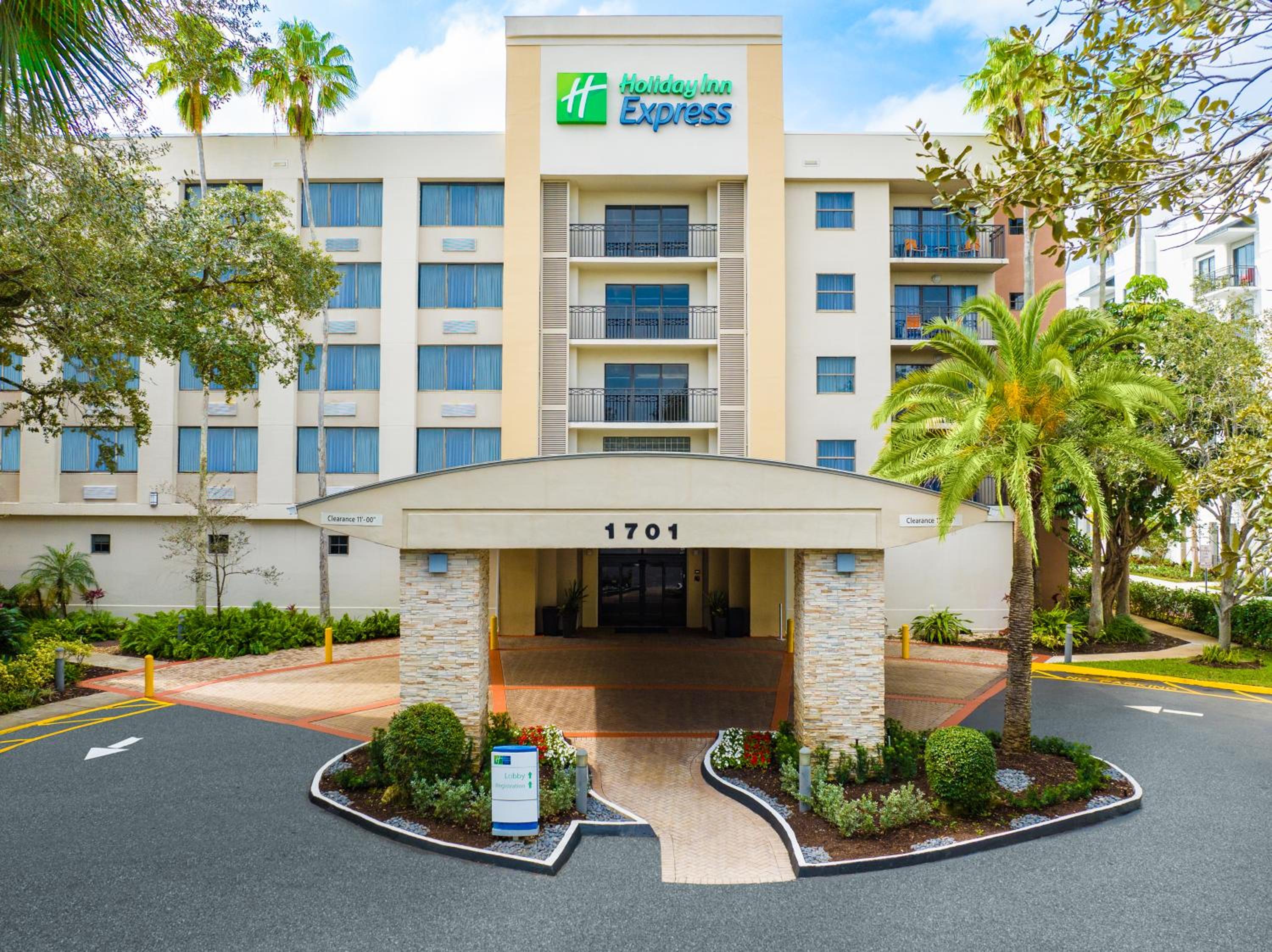 Fort Lauderdale Vacations - Holiday Inn Express Hotel  Suites Ft. Lauderdale-Plantation, an IHG Hotel - Property Image 2
