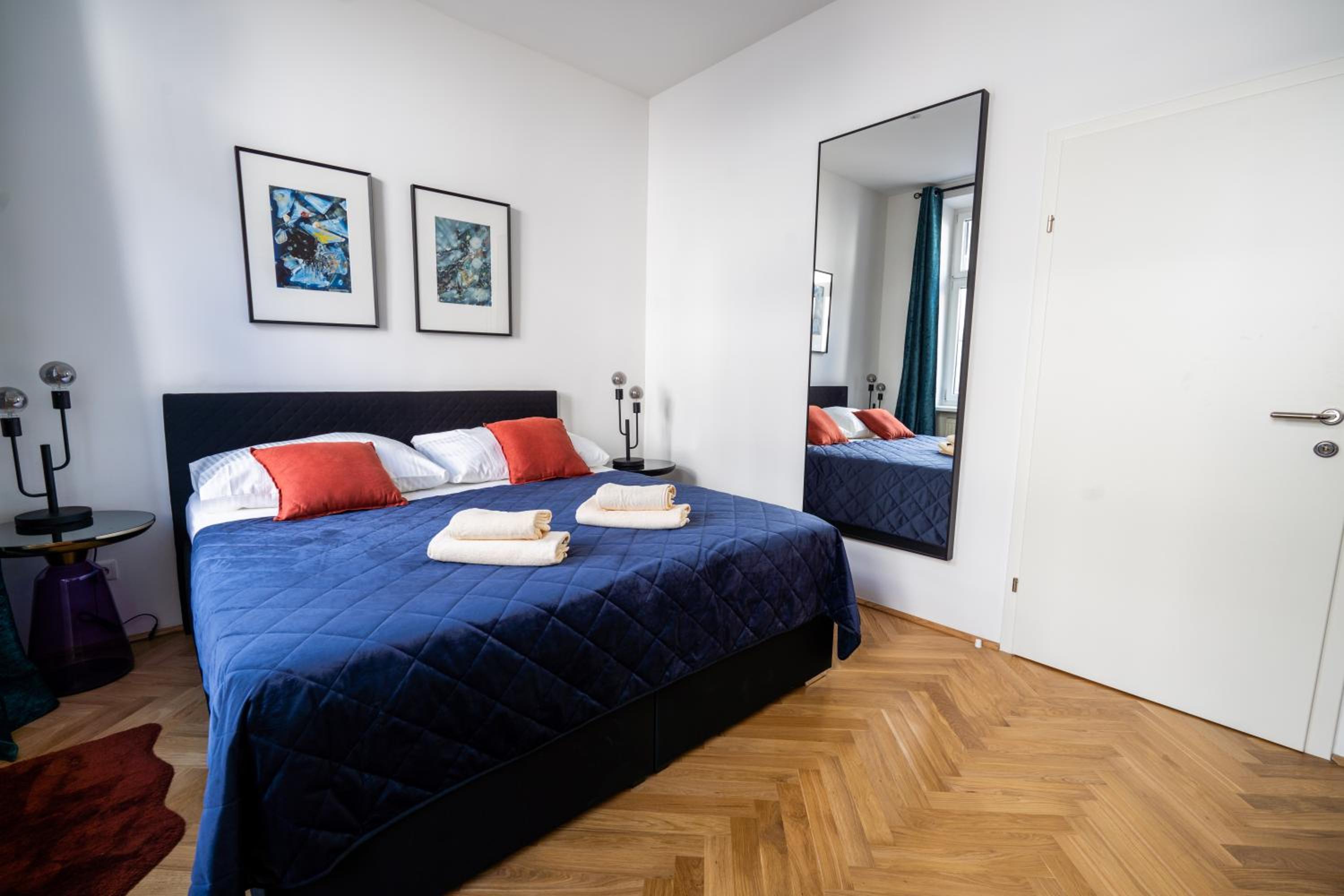Josefstadt City Apartment is Calling