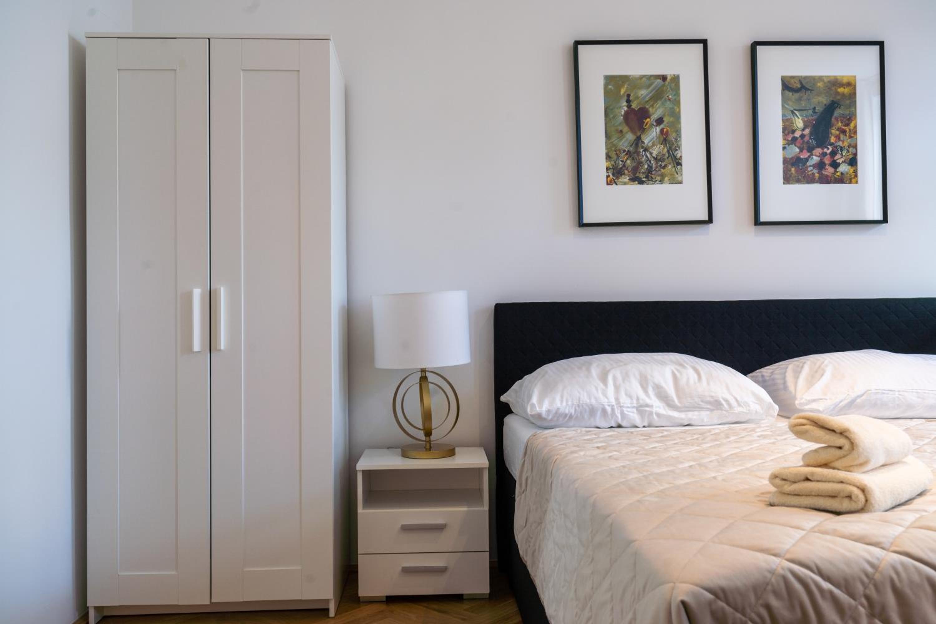Josefstadt City Apartment is Calling