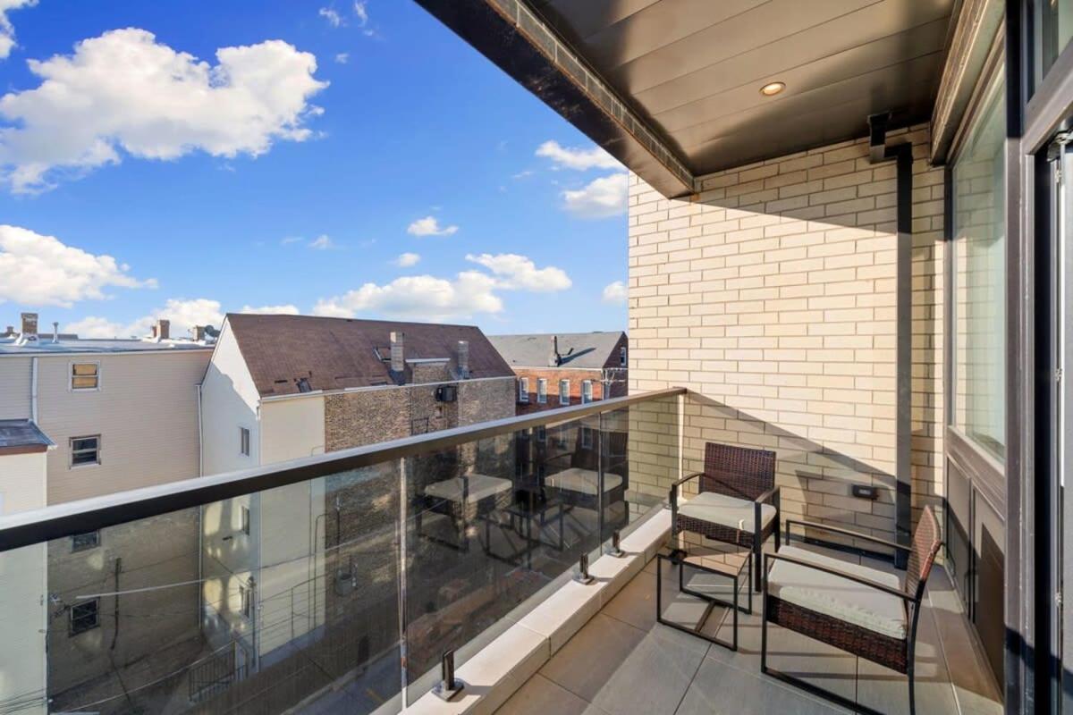 Lovely 3bed 3bath Brand New Apt w 4 beds & Balcony — Chicago