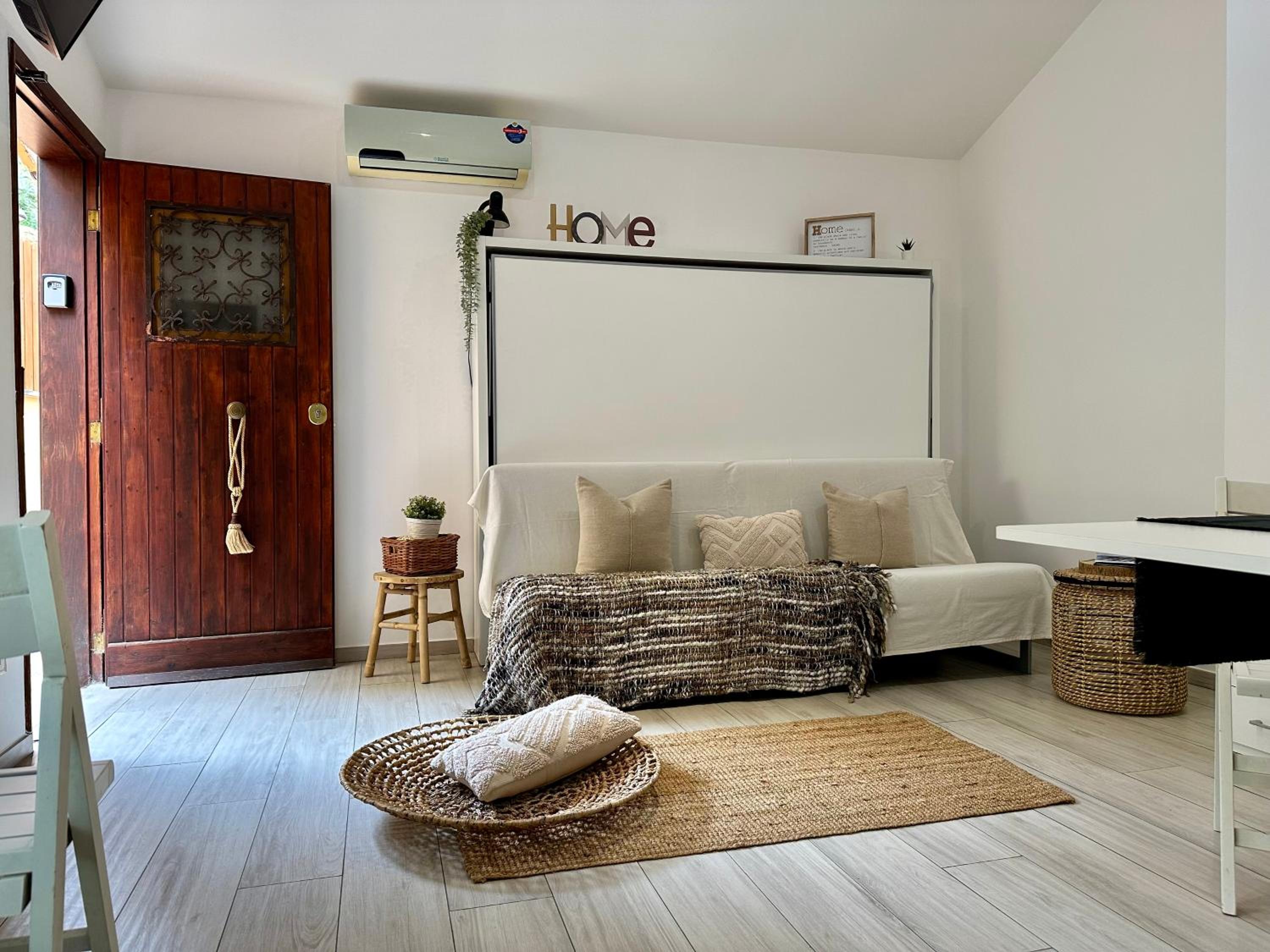 Eleonora House