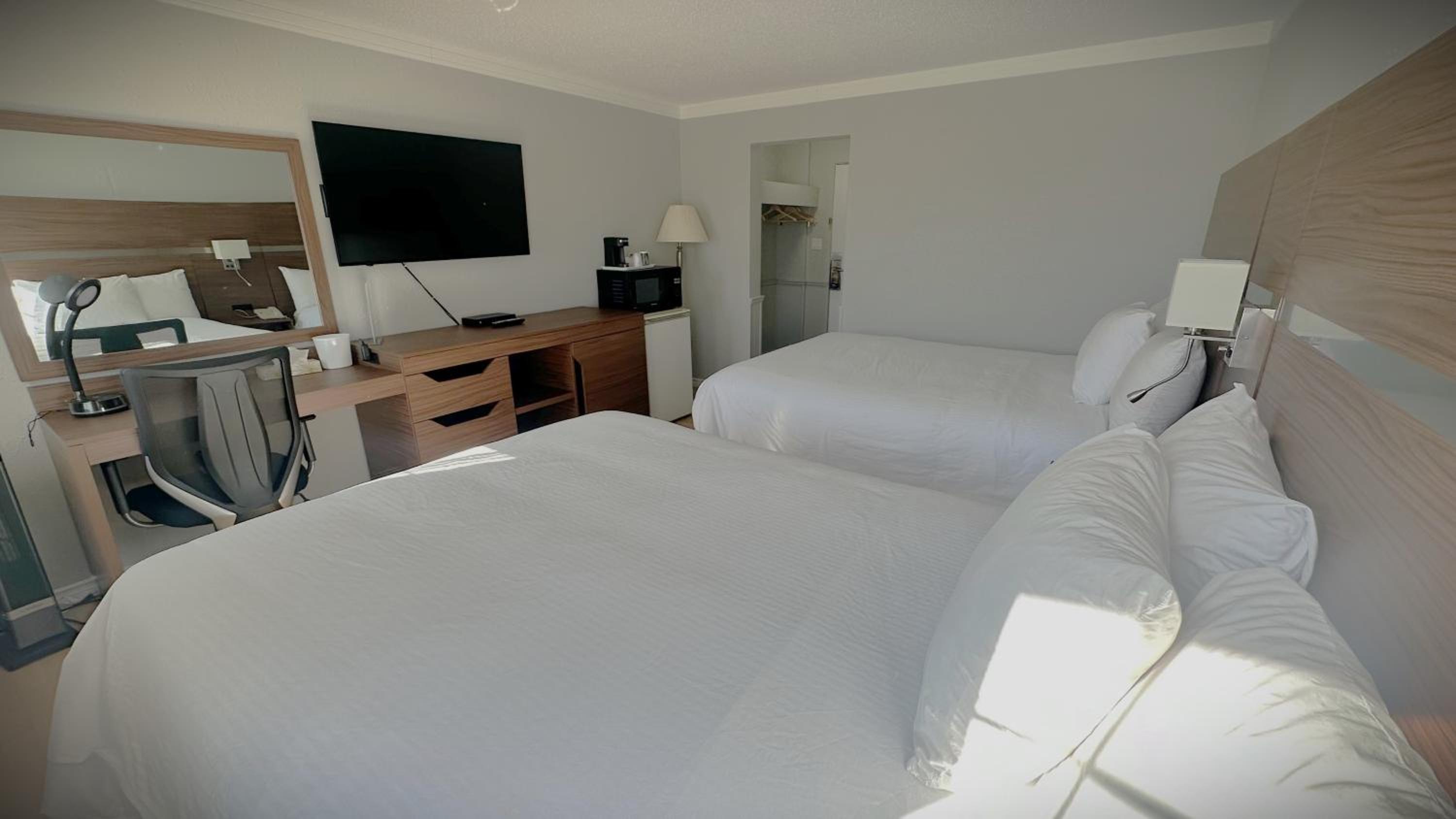 Edson Vacations - Baymont by Wyndham Edson - Property Image 2