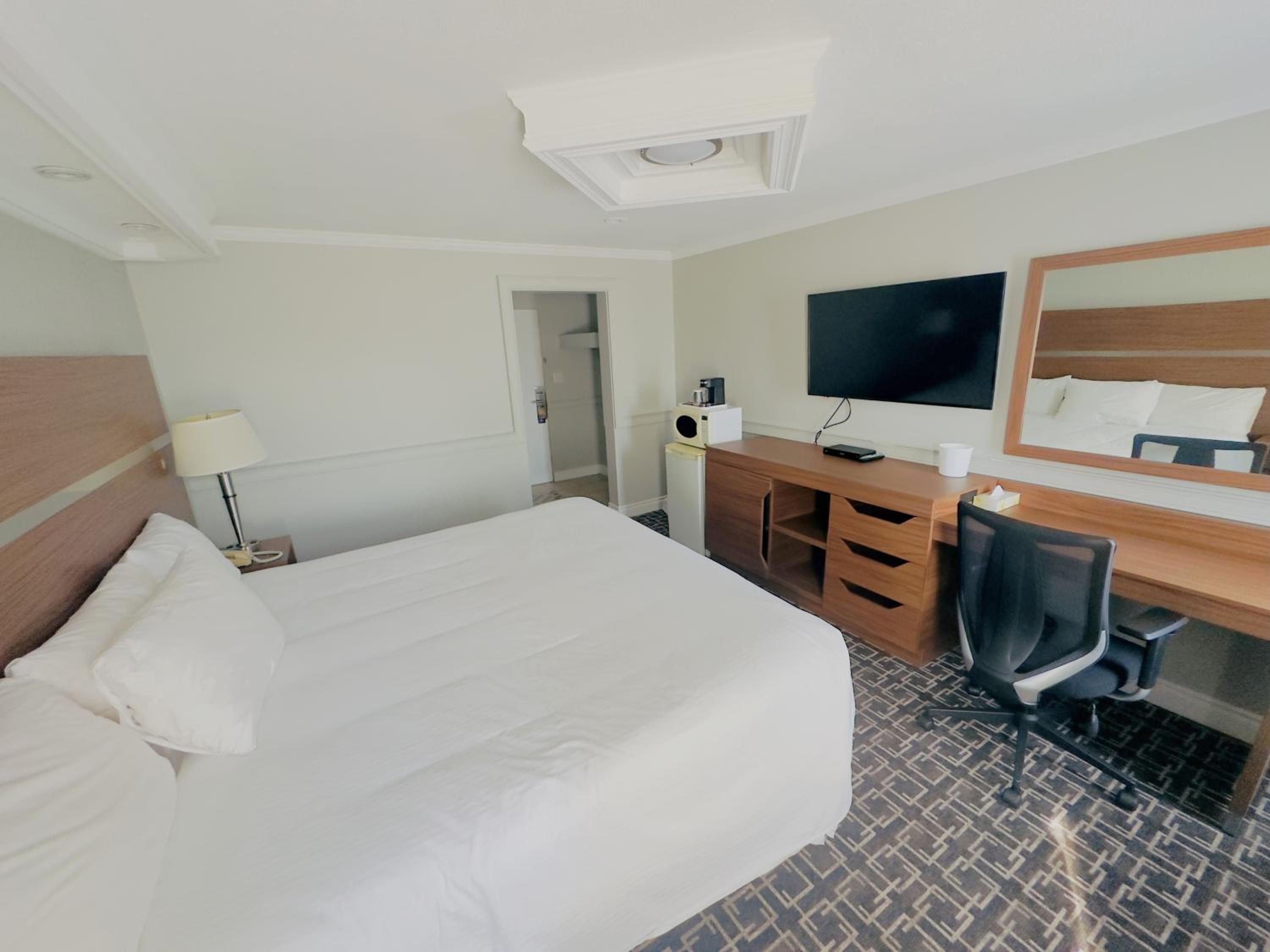 Edson Vacations - Baymont by Wyndham Edson - Property Image 3