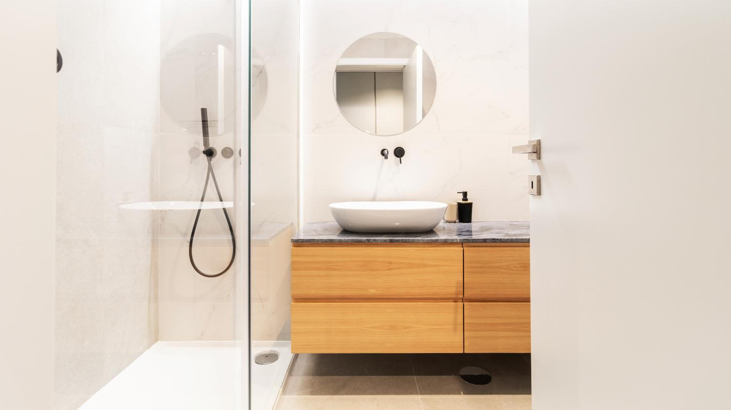 RUAH Apartments by LovelyStay