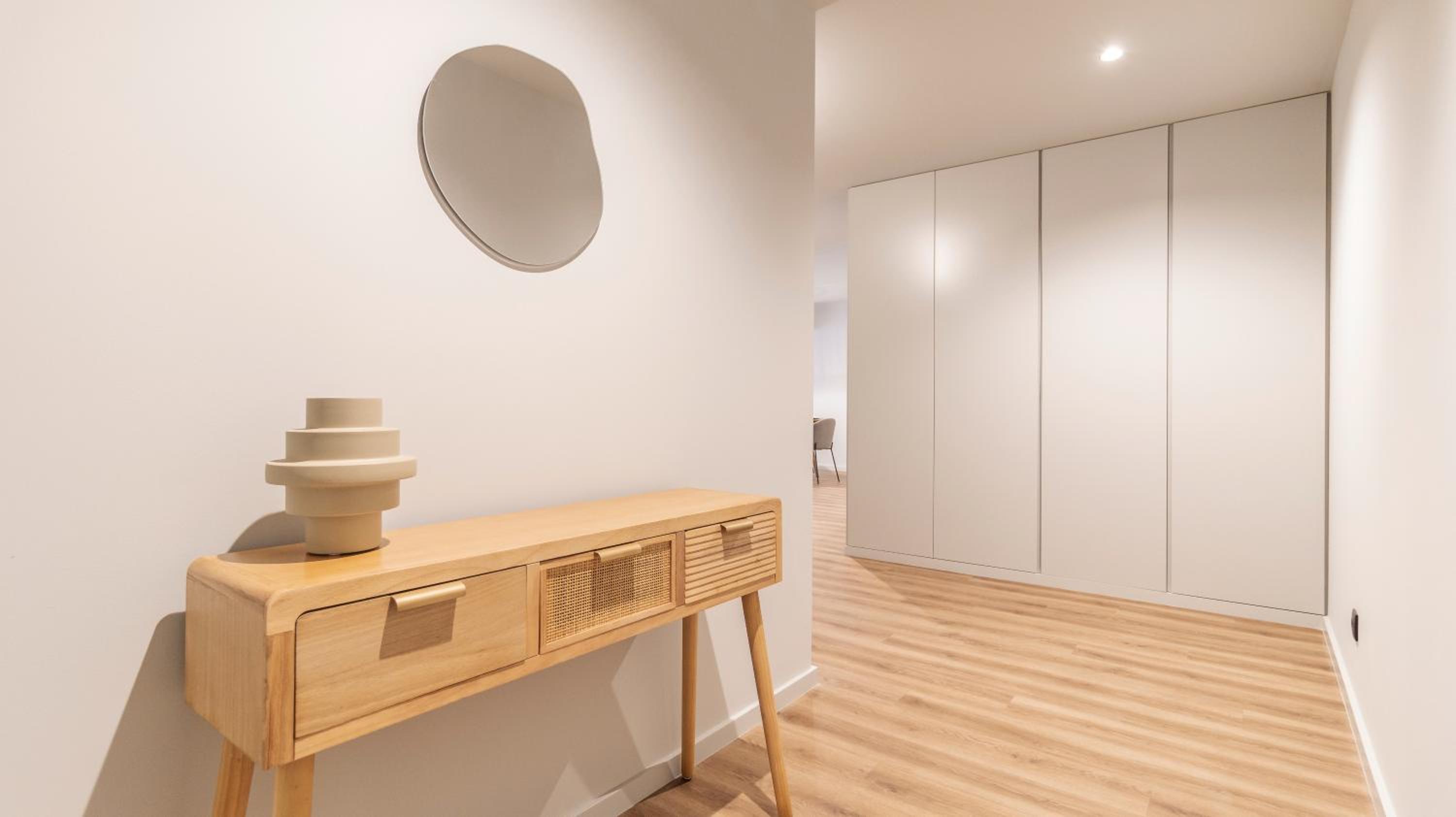 RUAH Apartments by LovelyStay