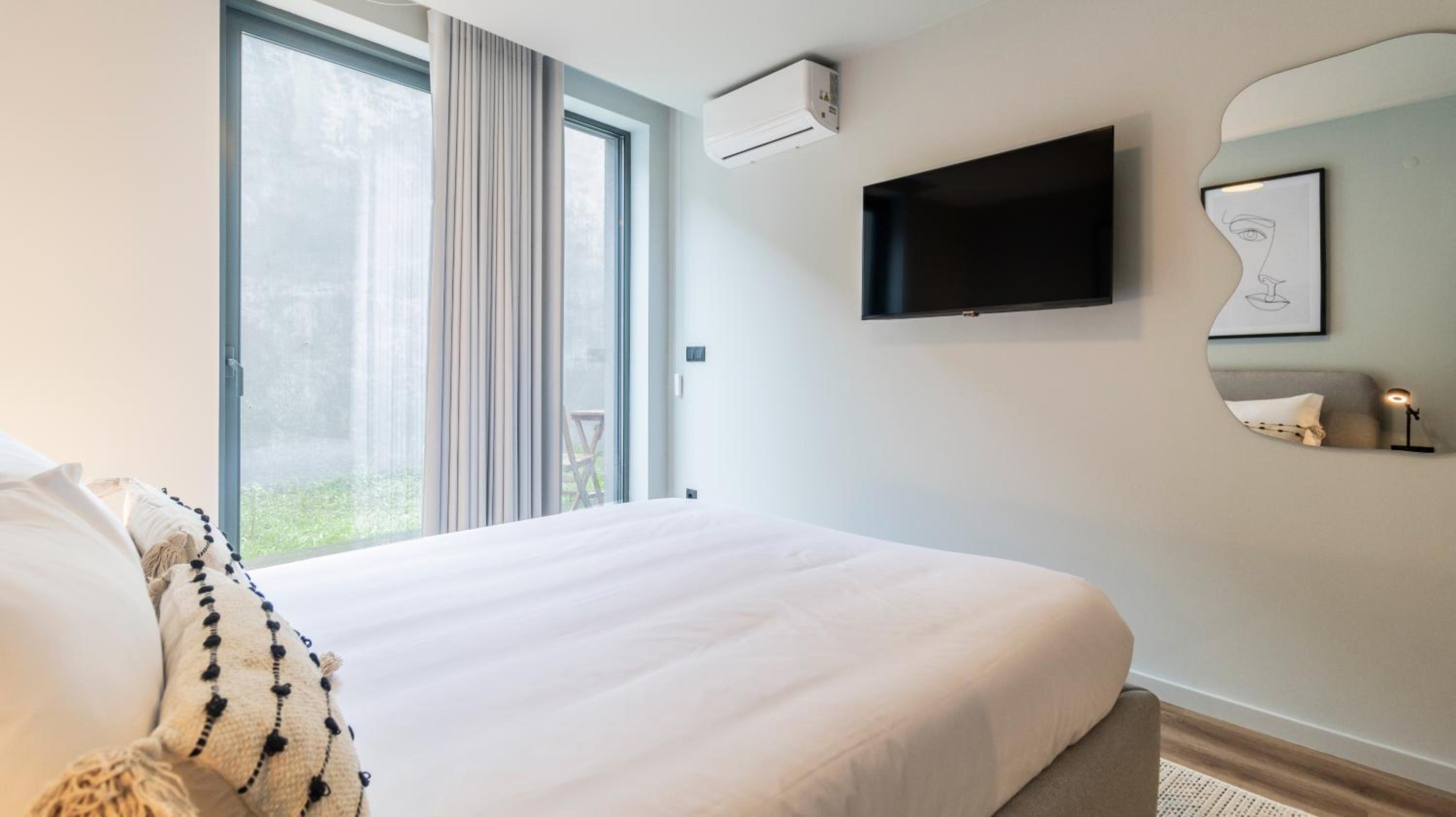 RUAH Apartments by LovelyStay