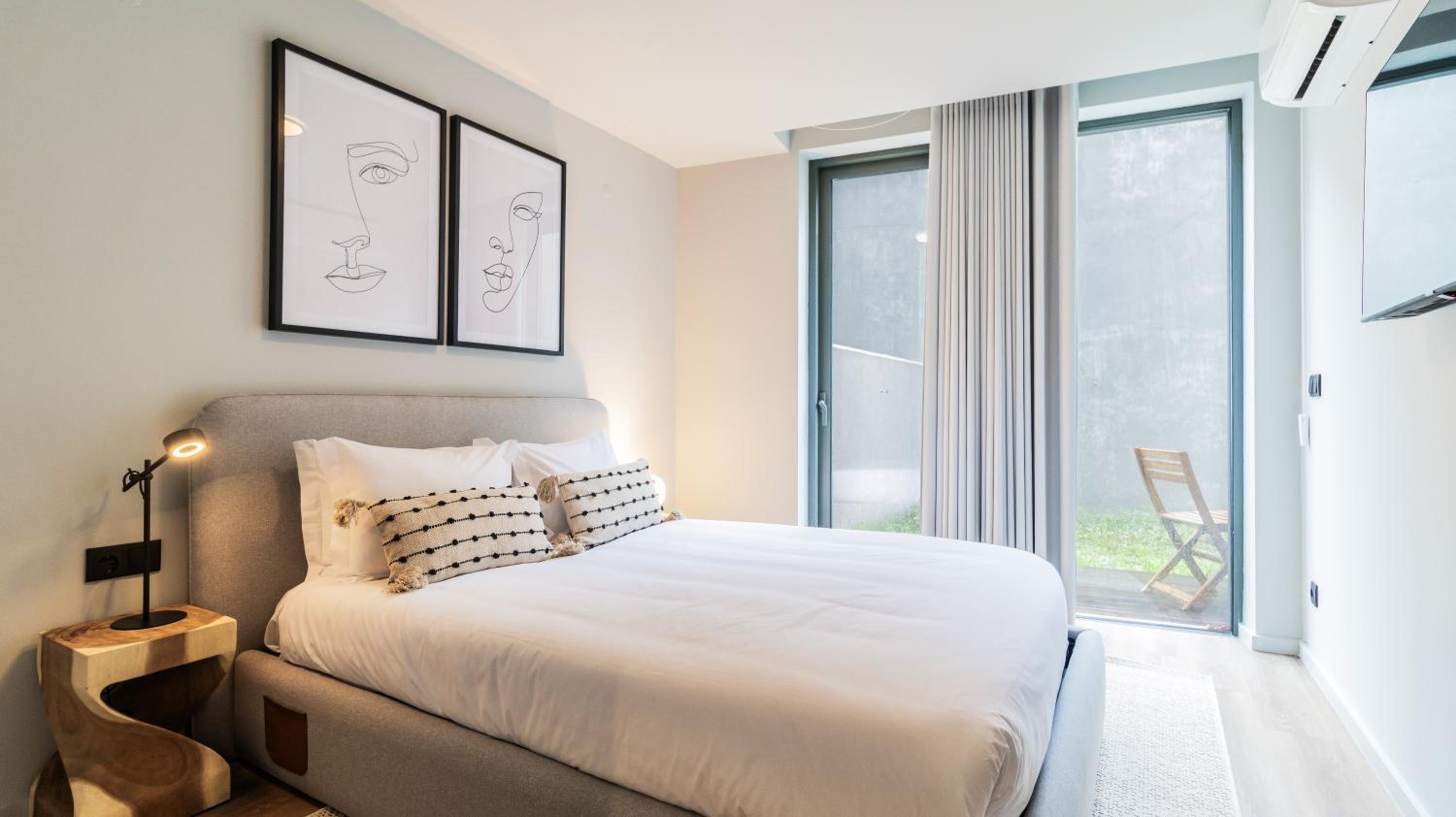 RUAH Apartments by LovelyStay