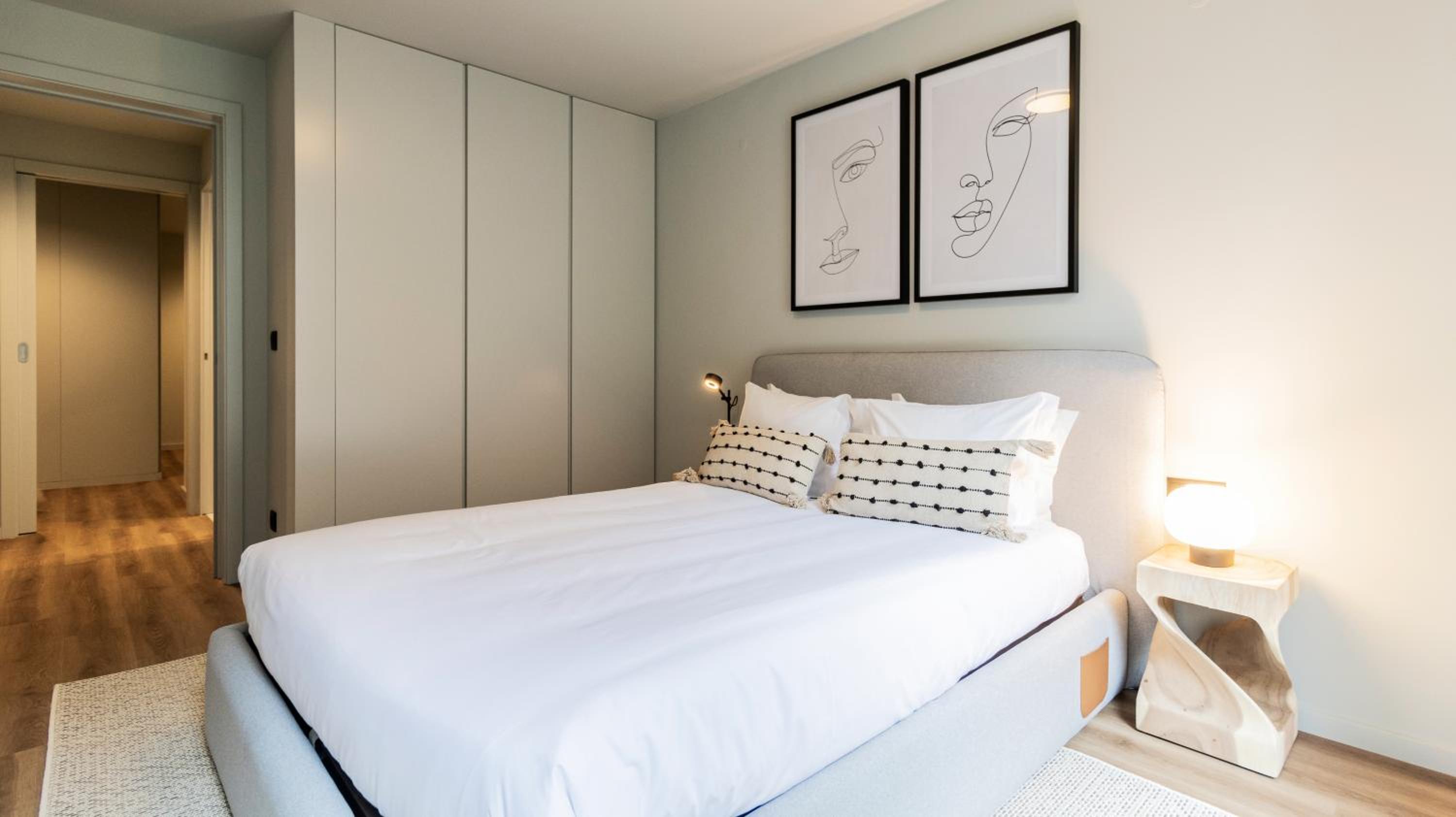RUAH Apartments by LovelyStay