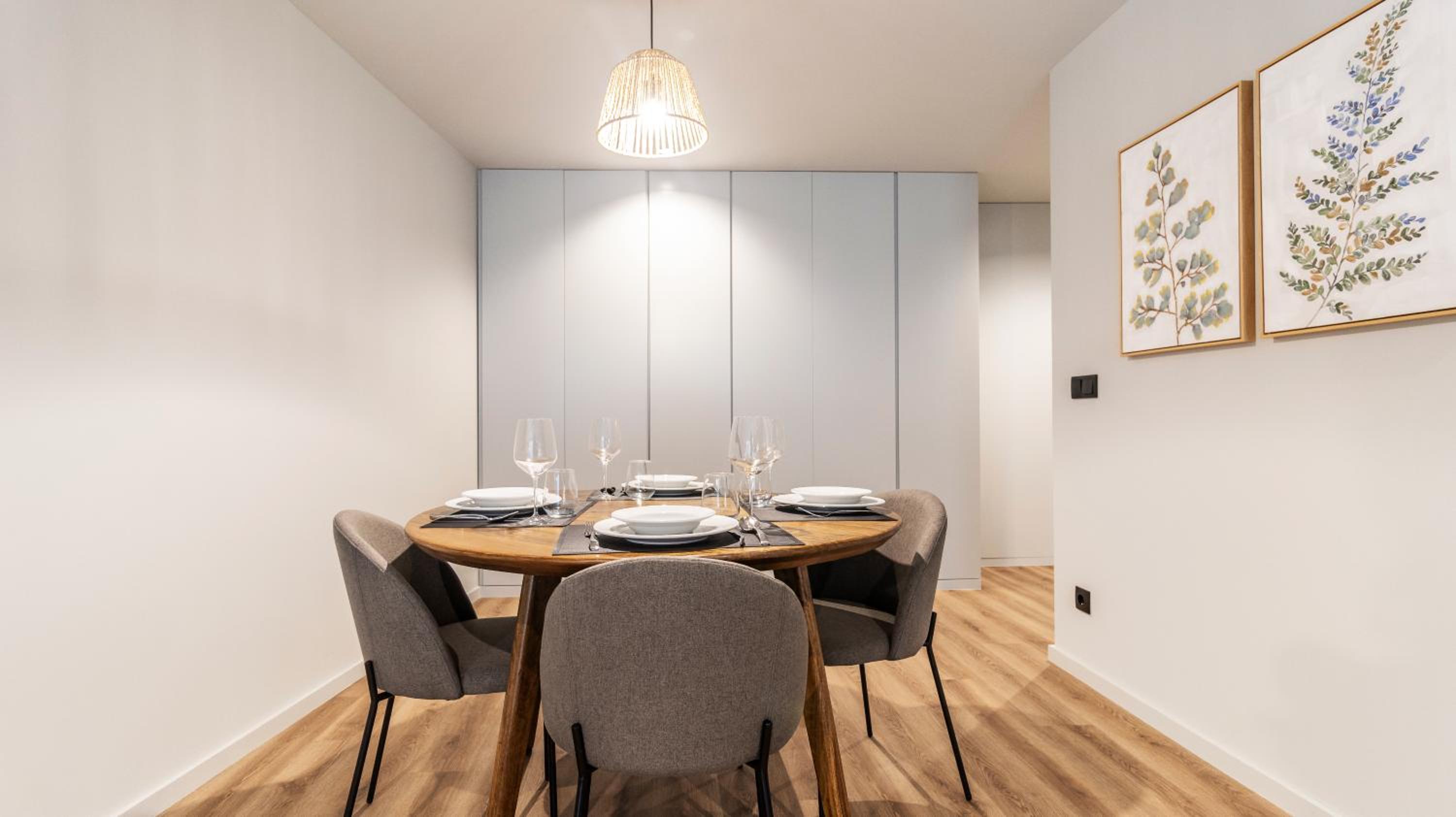 RUAH Apartments by LovelyStay