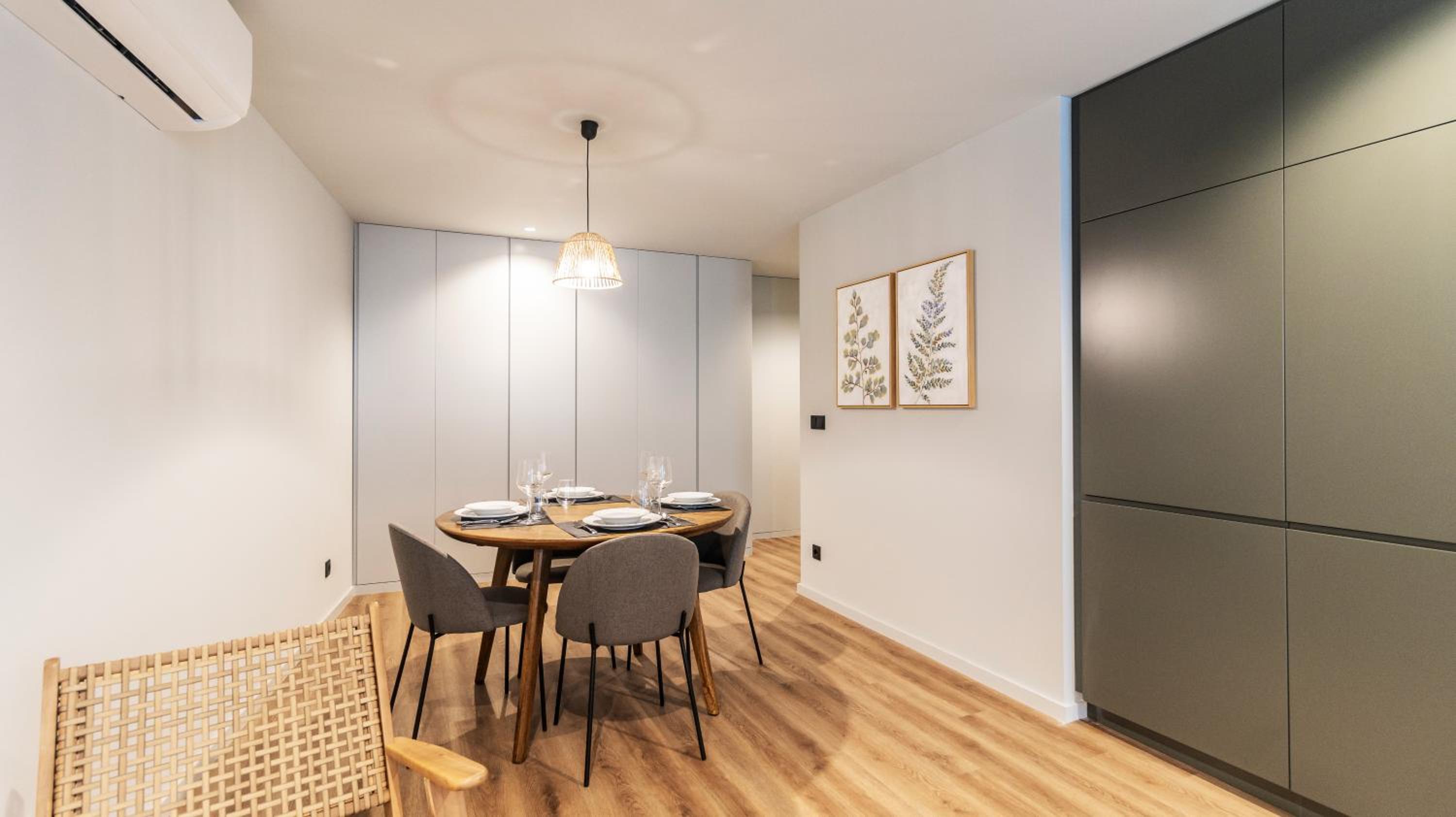 RUAH Apartments by LovelyStay