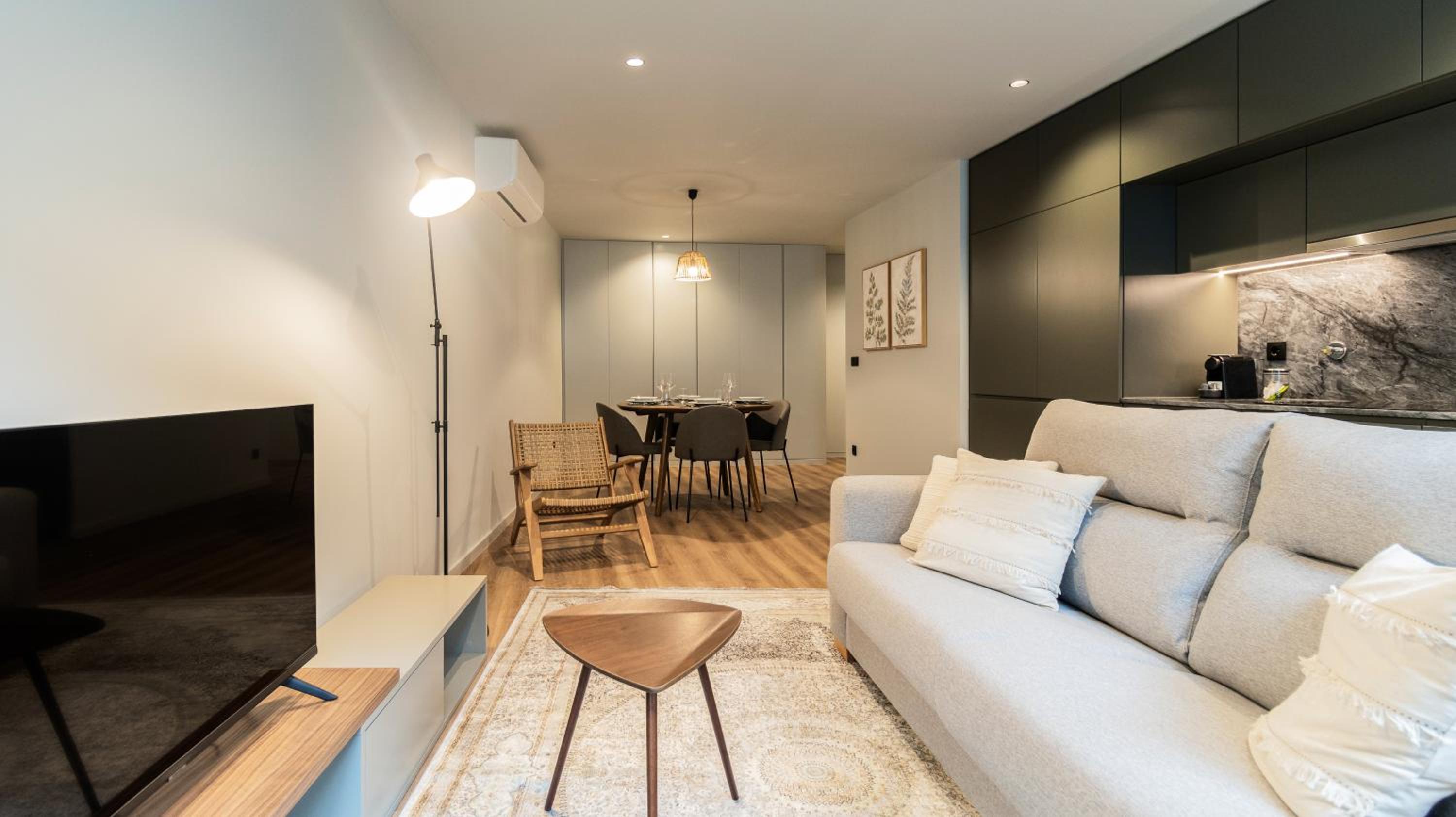 RUAH Apartments by LovelyStay