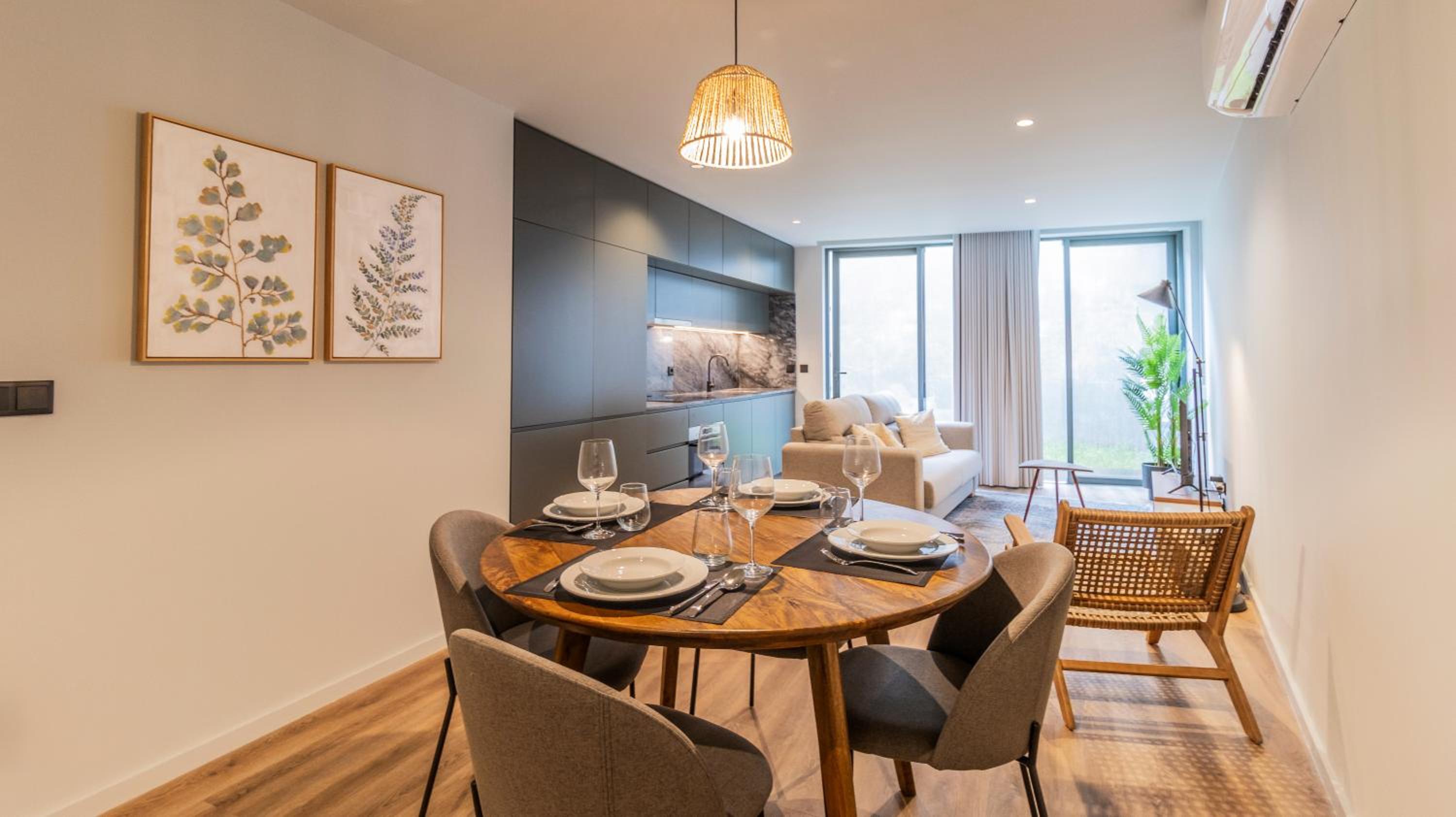 RUAH Apartments by LovelyStay
