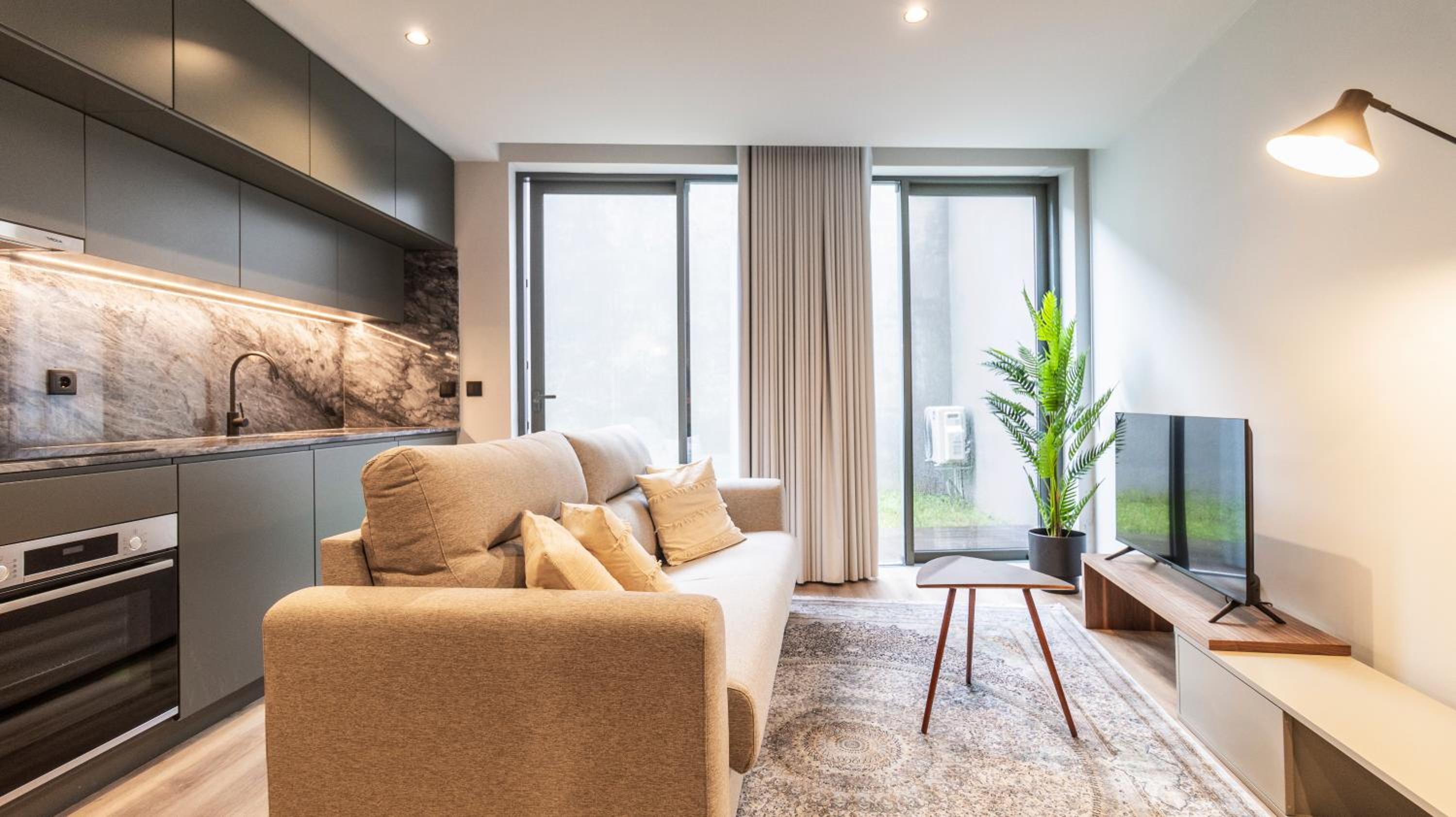 RUAH Apartments by LovelyStay