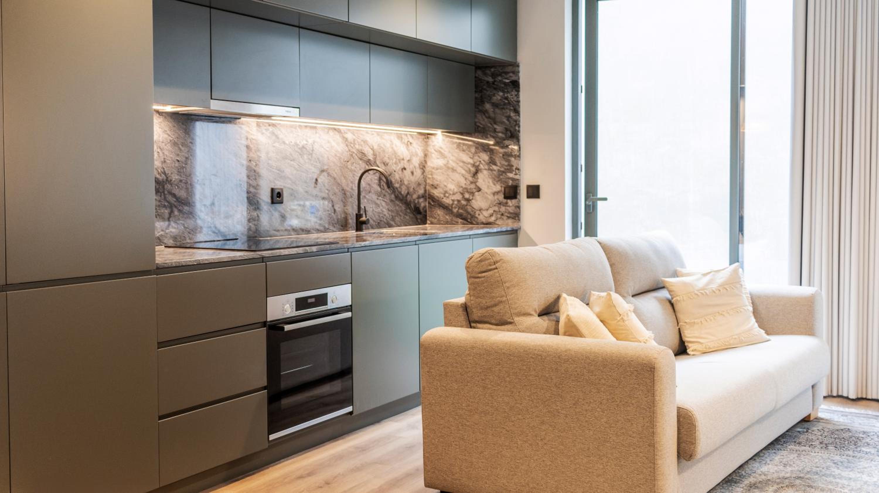 RUAH Apartments by LovelyStay