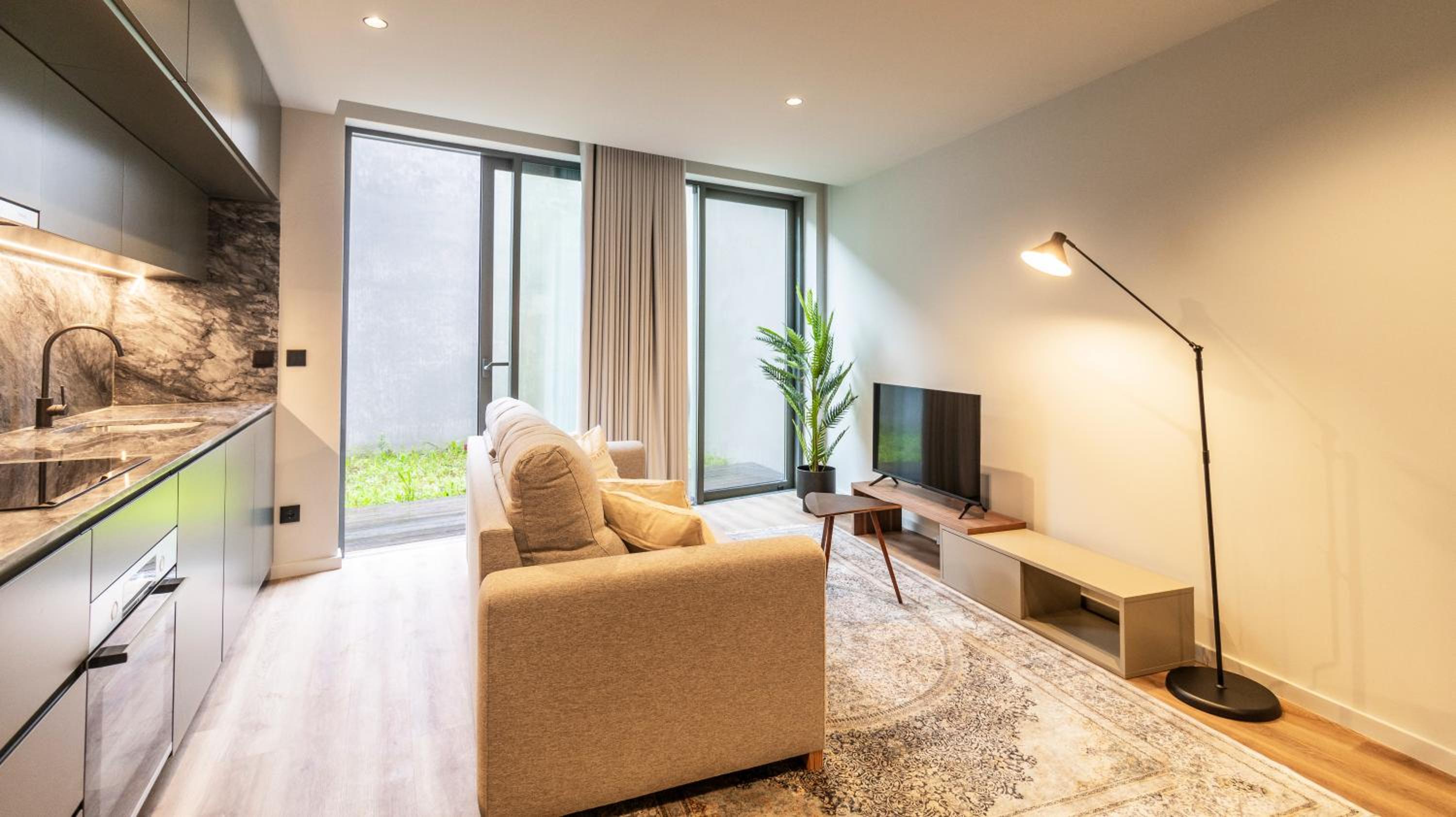 RUAH Apartments by LovelyStay