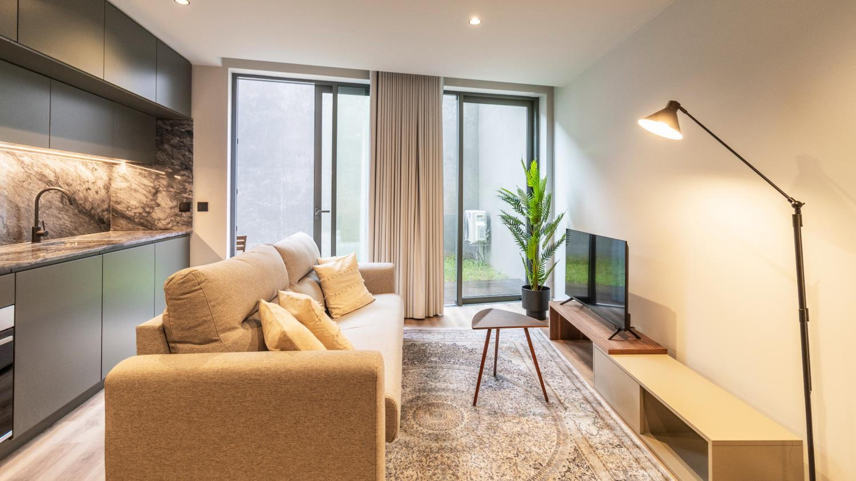 RUAH Apartments by LovelyStay