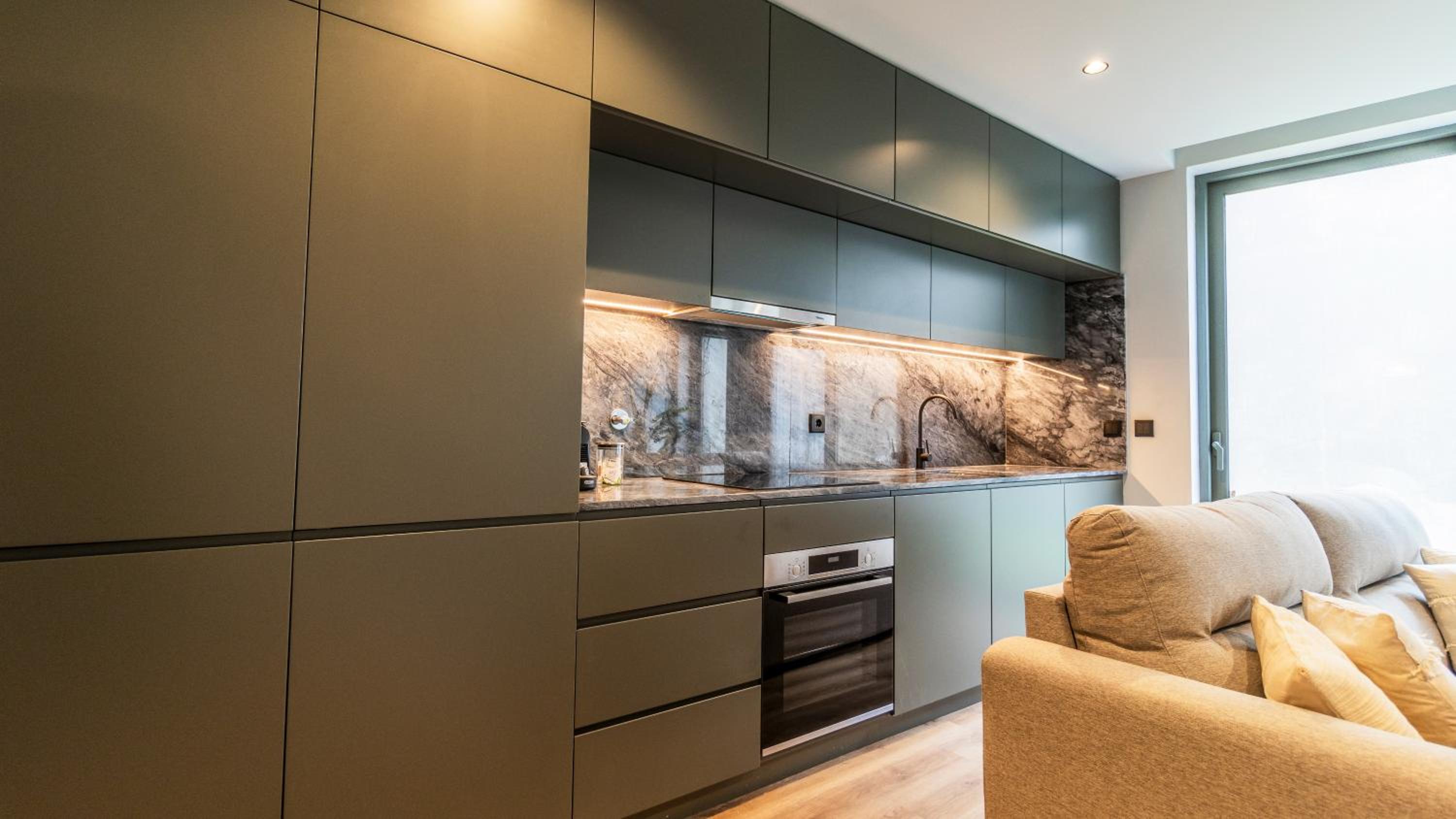RUAH Apartments by LovelyStay