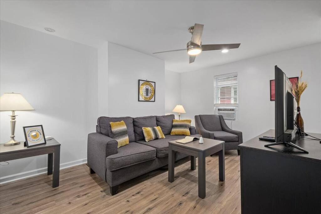 East Allegheny Apartment | Driveway Parking!